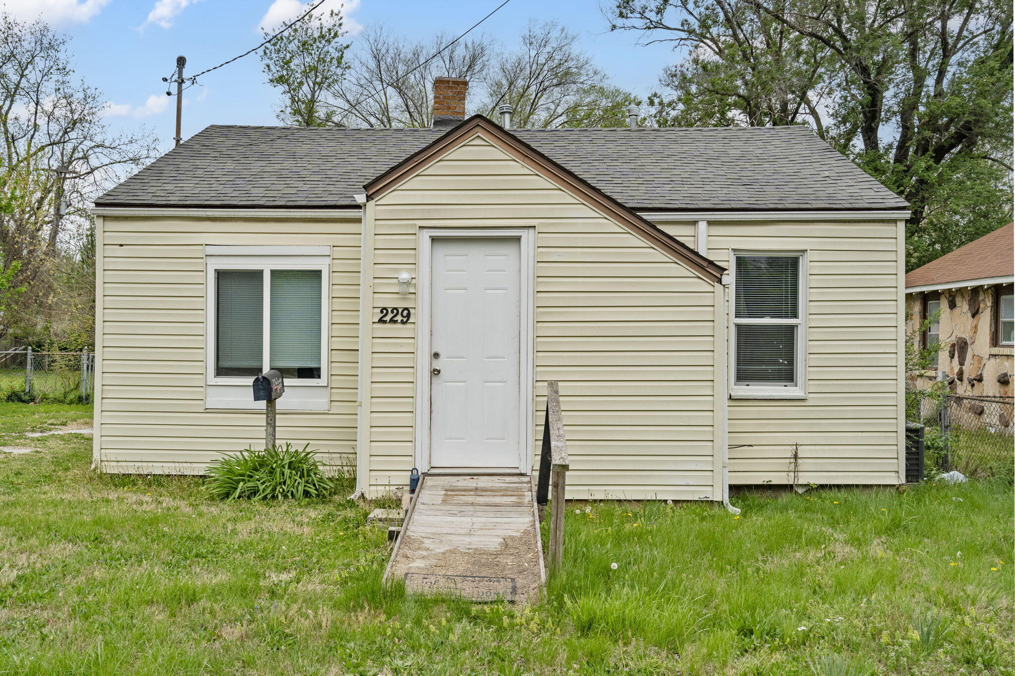 229 North Scenic Avenue Property Photo 1