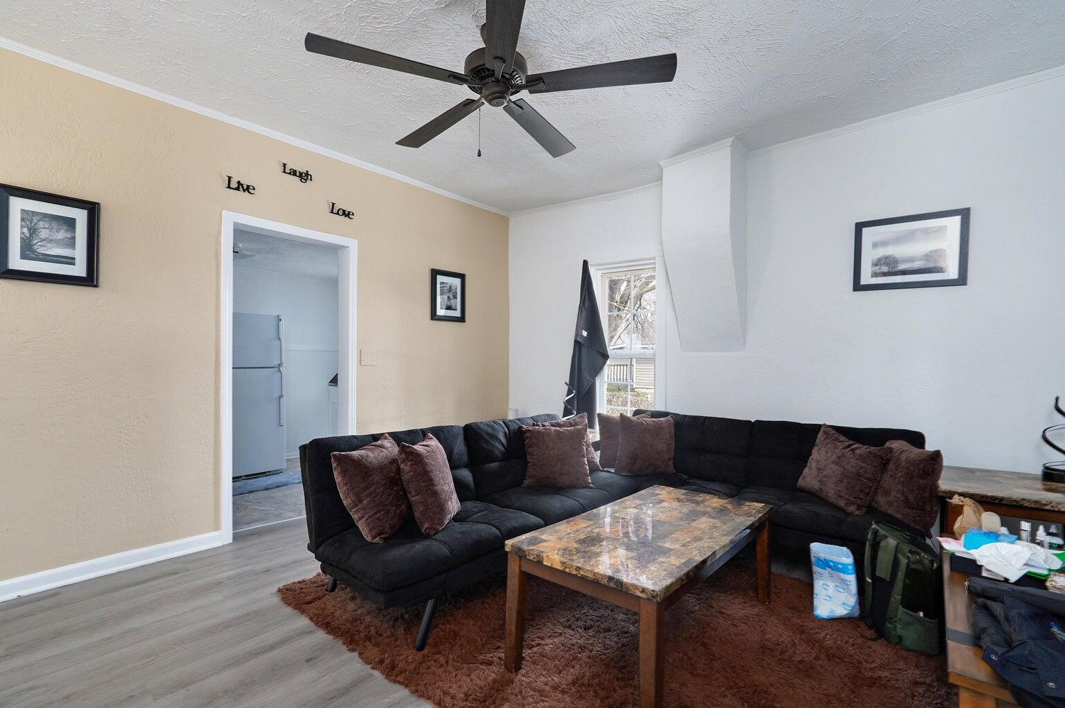 1347 East Thoman Street Property Photo 3