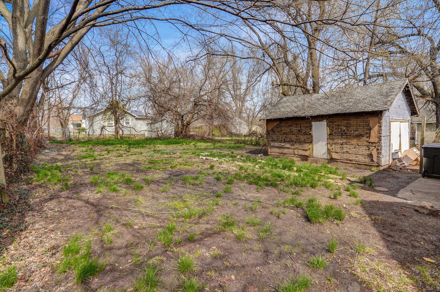 1347 East Thoman Street Property Photo 13