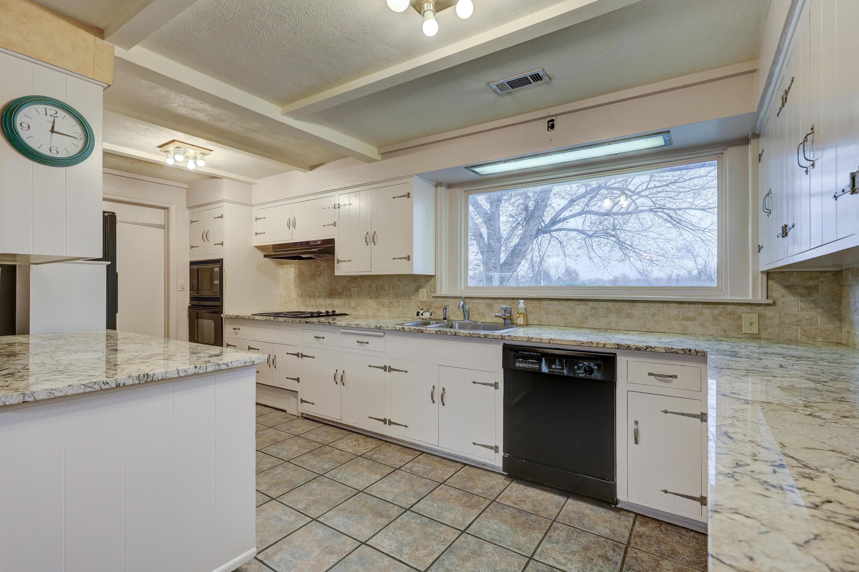 25399 Demott Drive Property Photo 5