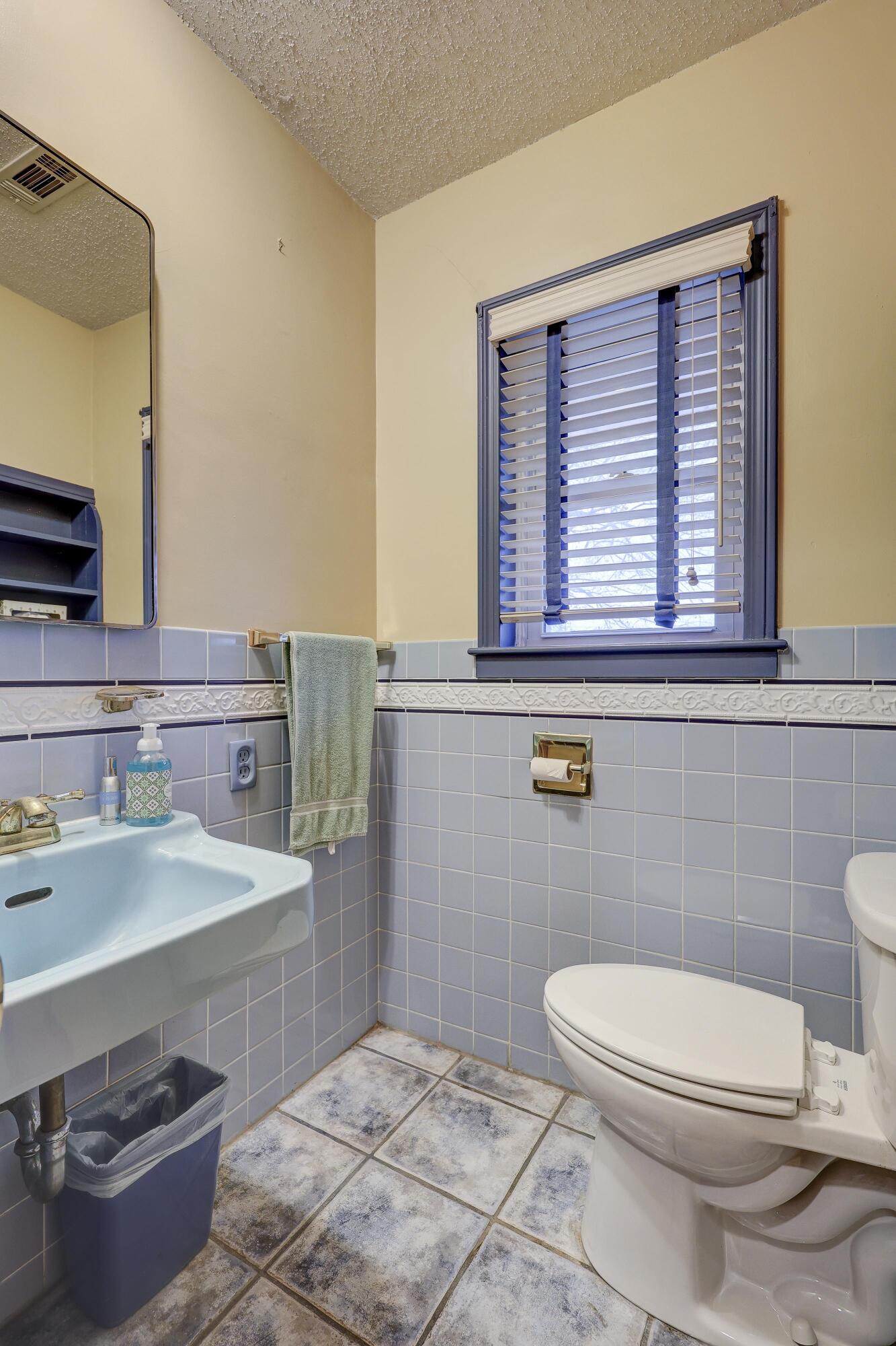 25399 Demott Drive Property Photo 8