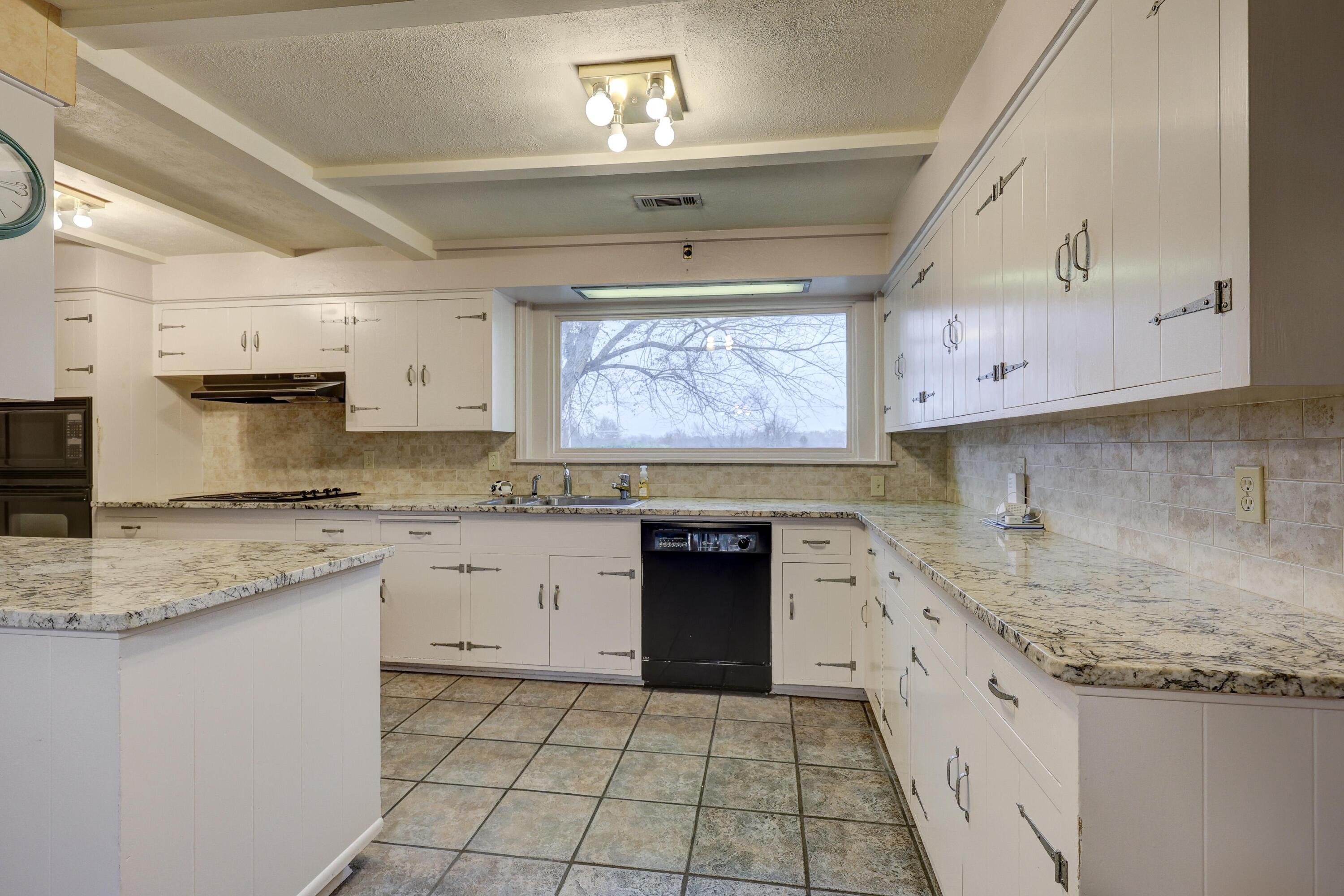 25399 Demott Drive Property Photo 19