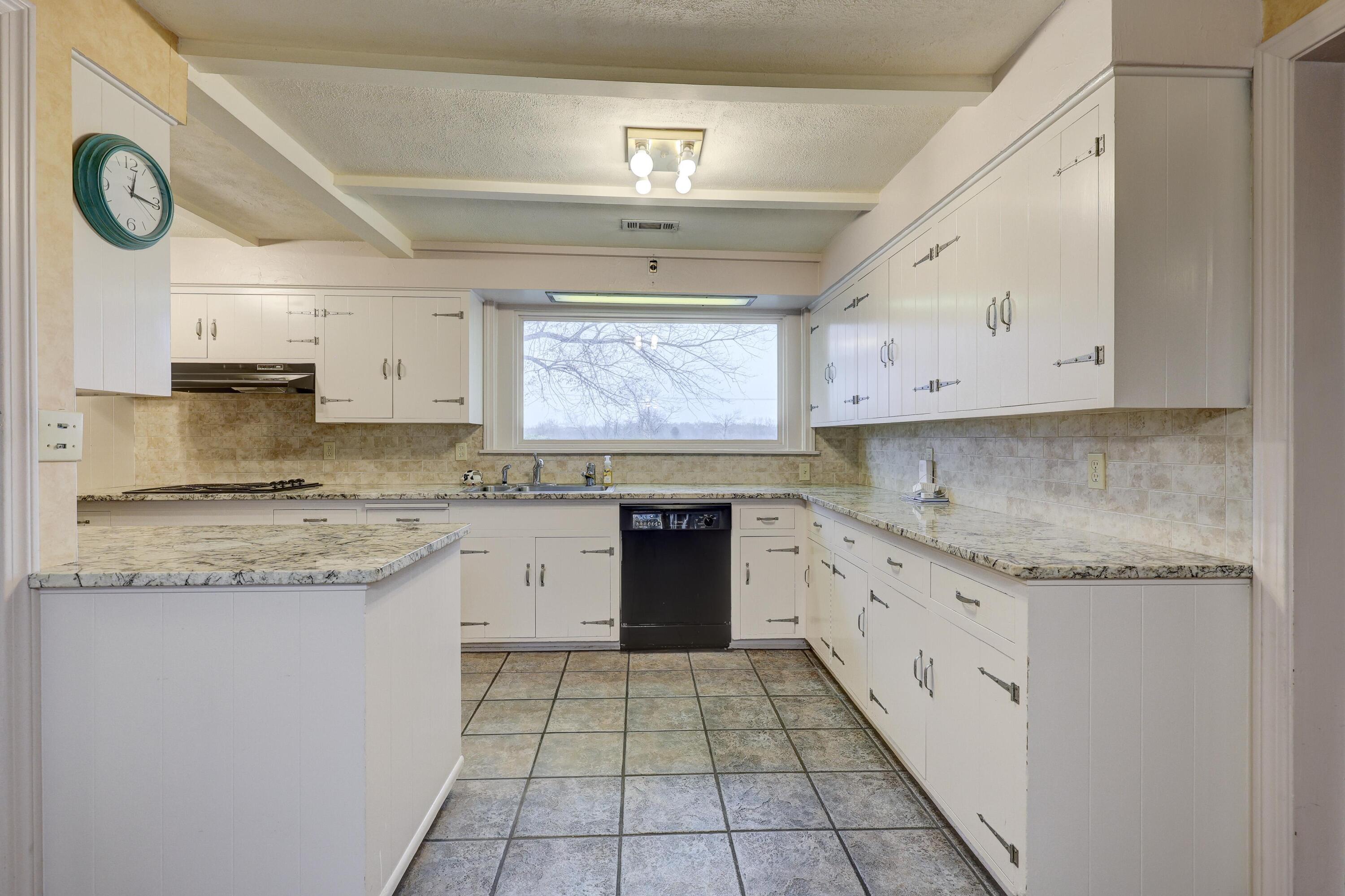 25399 Demott Drive Property Photo 20