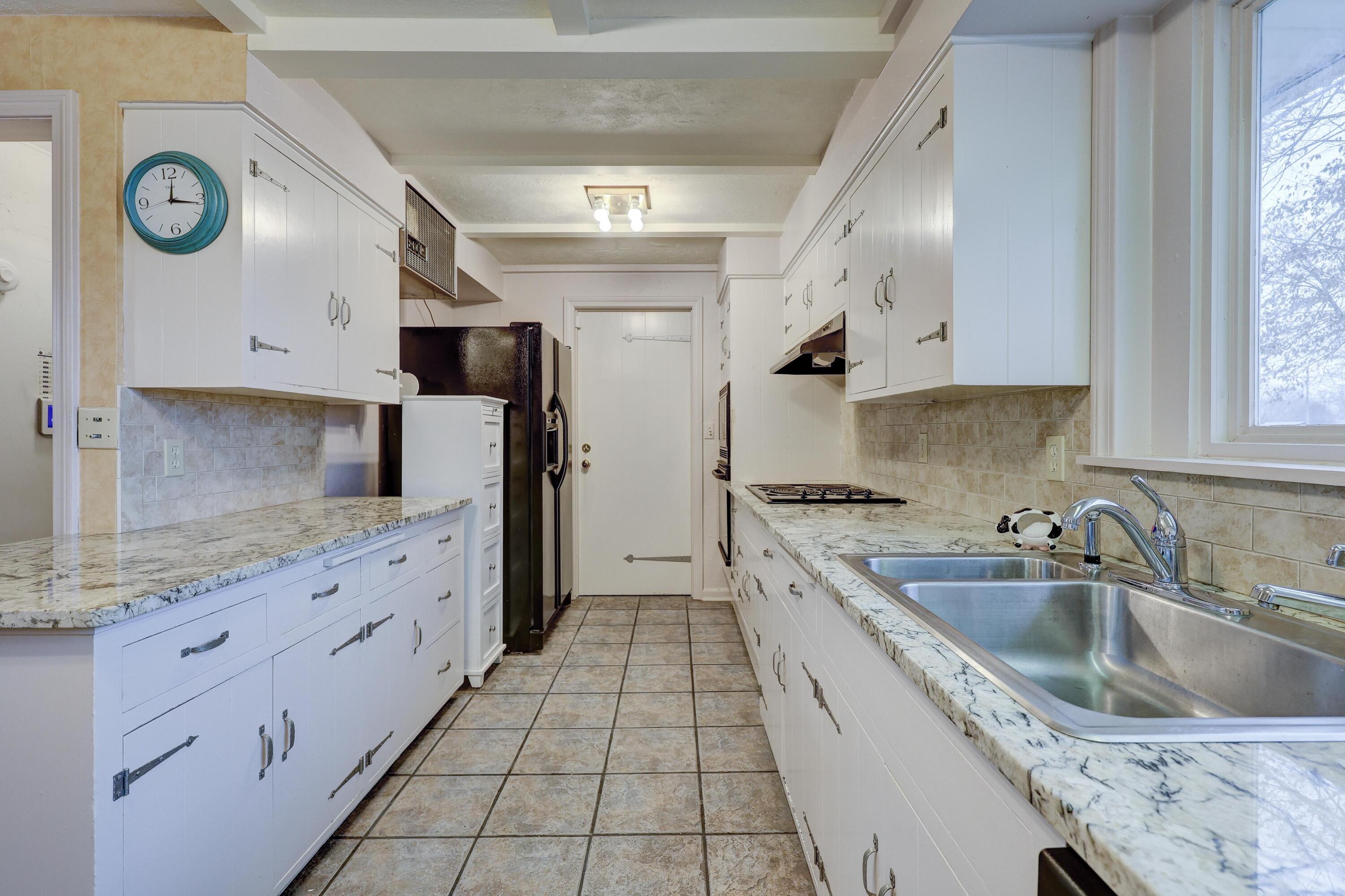25399 Demott Drive Property Photo 21