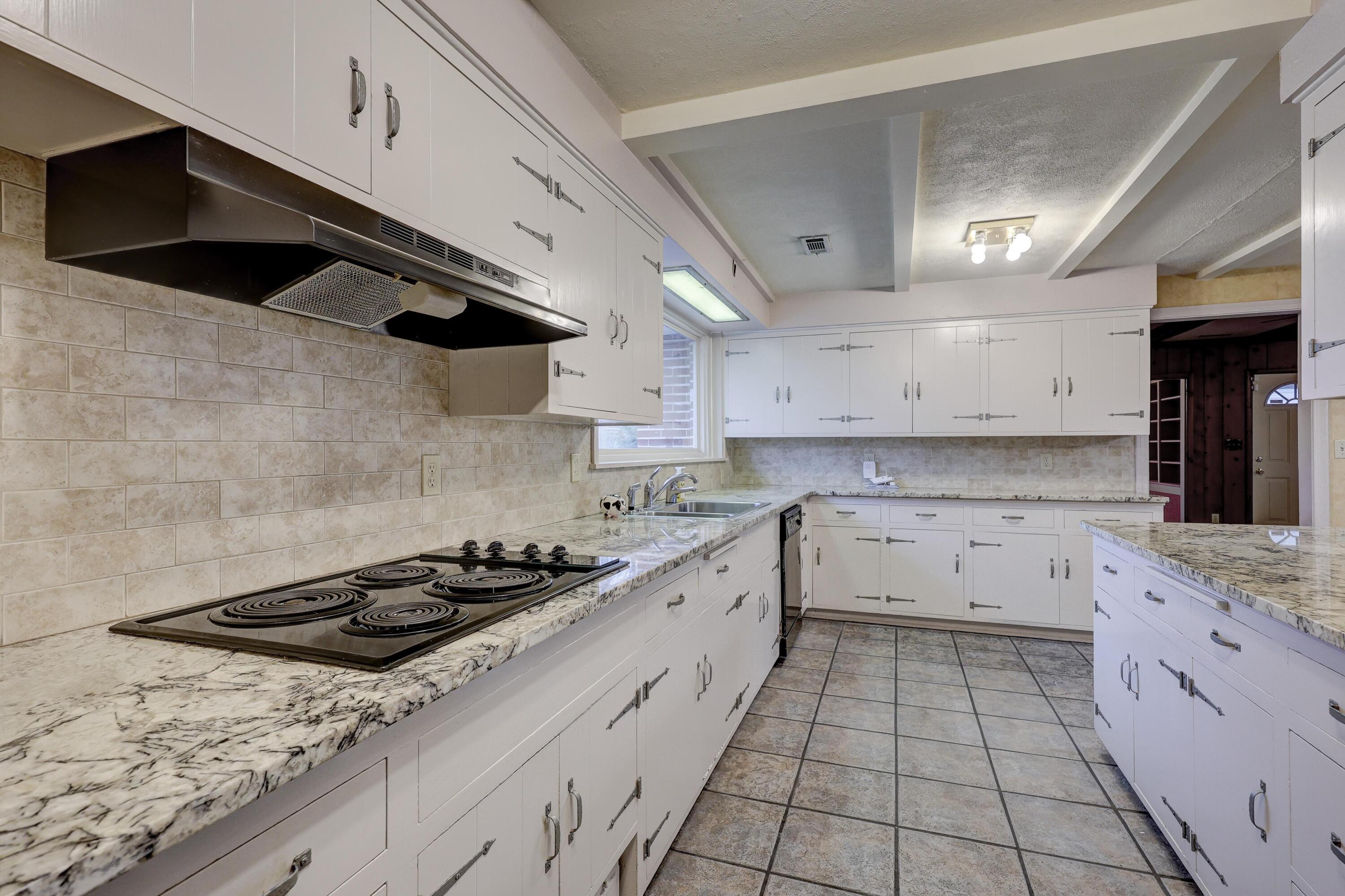 25399 Demott Drive Property Photo 23