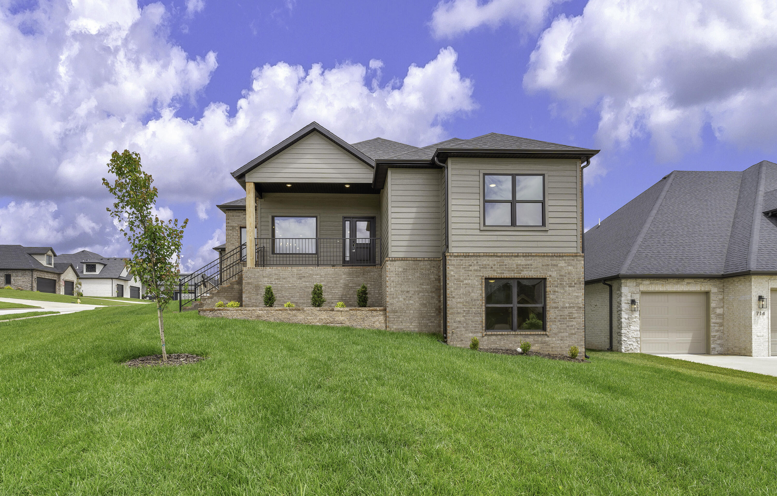 702 South Thornridge Drive Property Photo 1