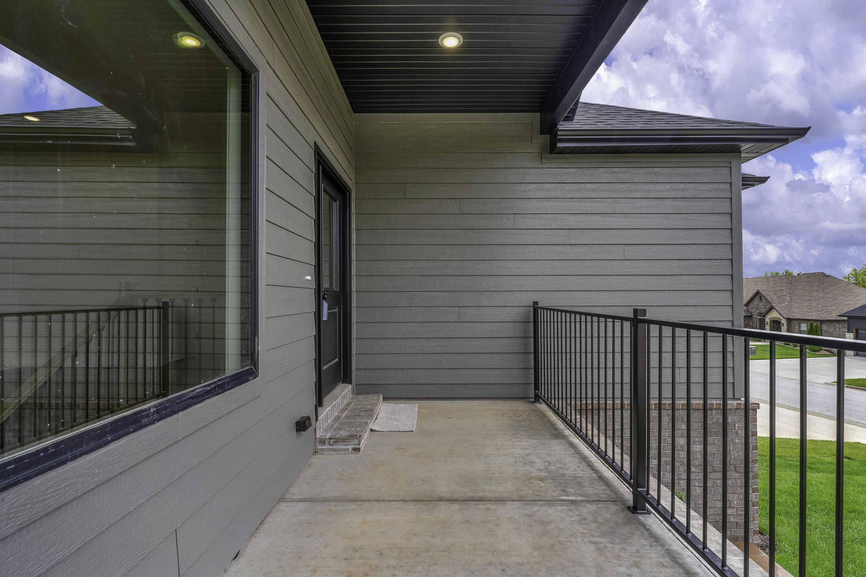 702 South Thornridge Drive Property Photo 8