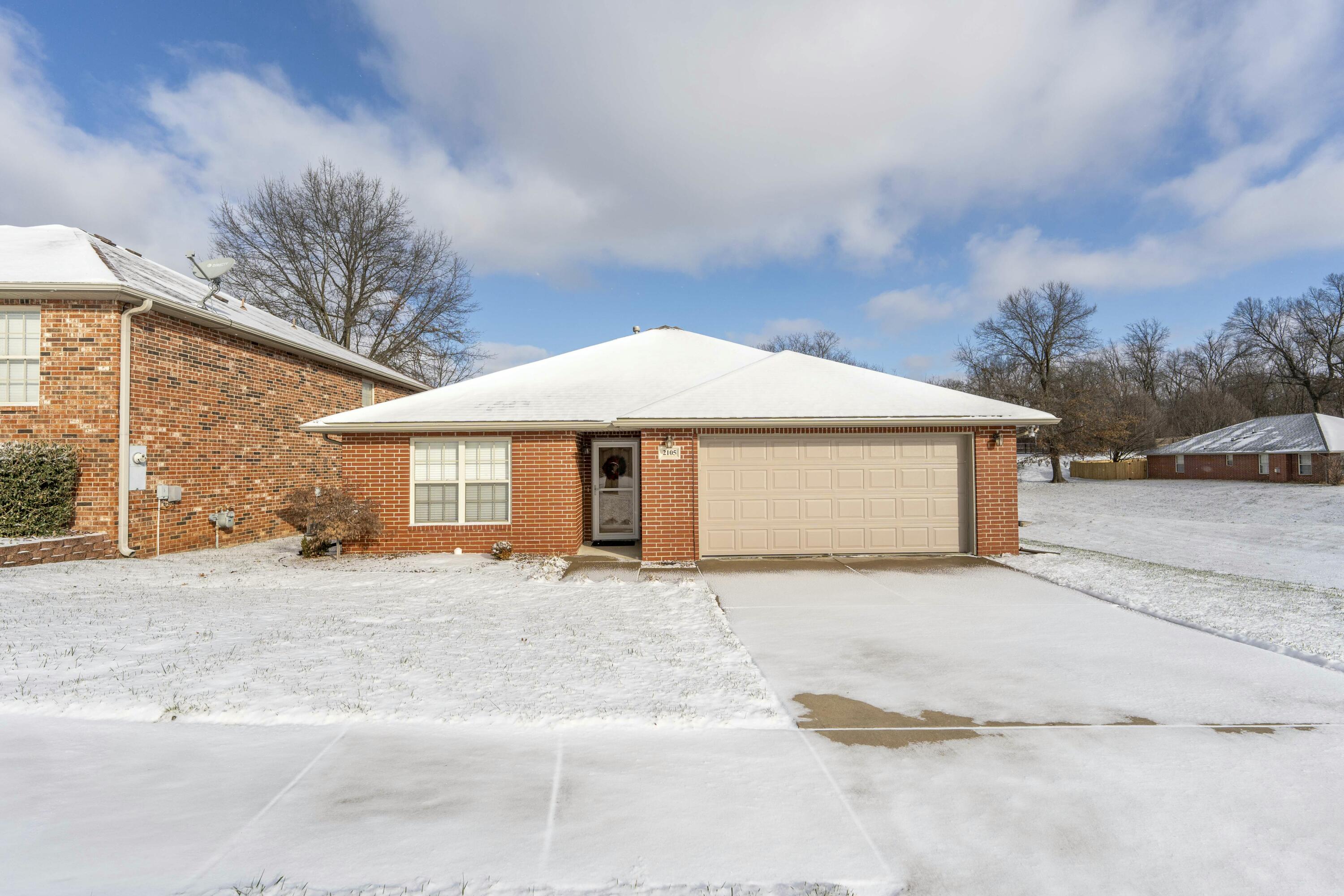 2105 West Swallow Street Property Photo 1