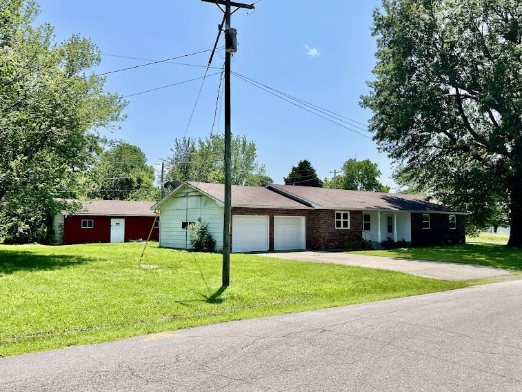 101 Brite Circle Drive Property Photo 2