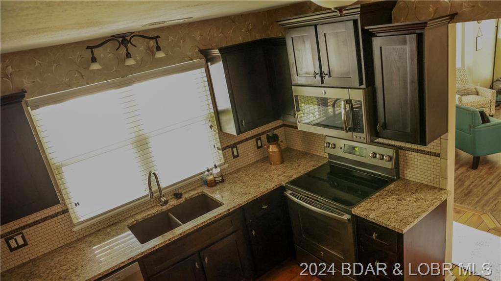 24794 Leona Lane Property Photo 6