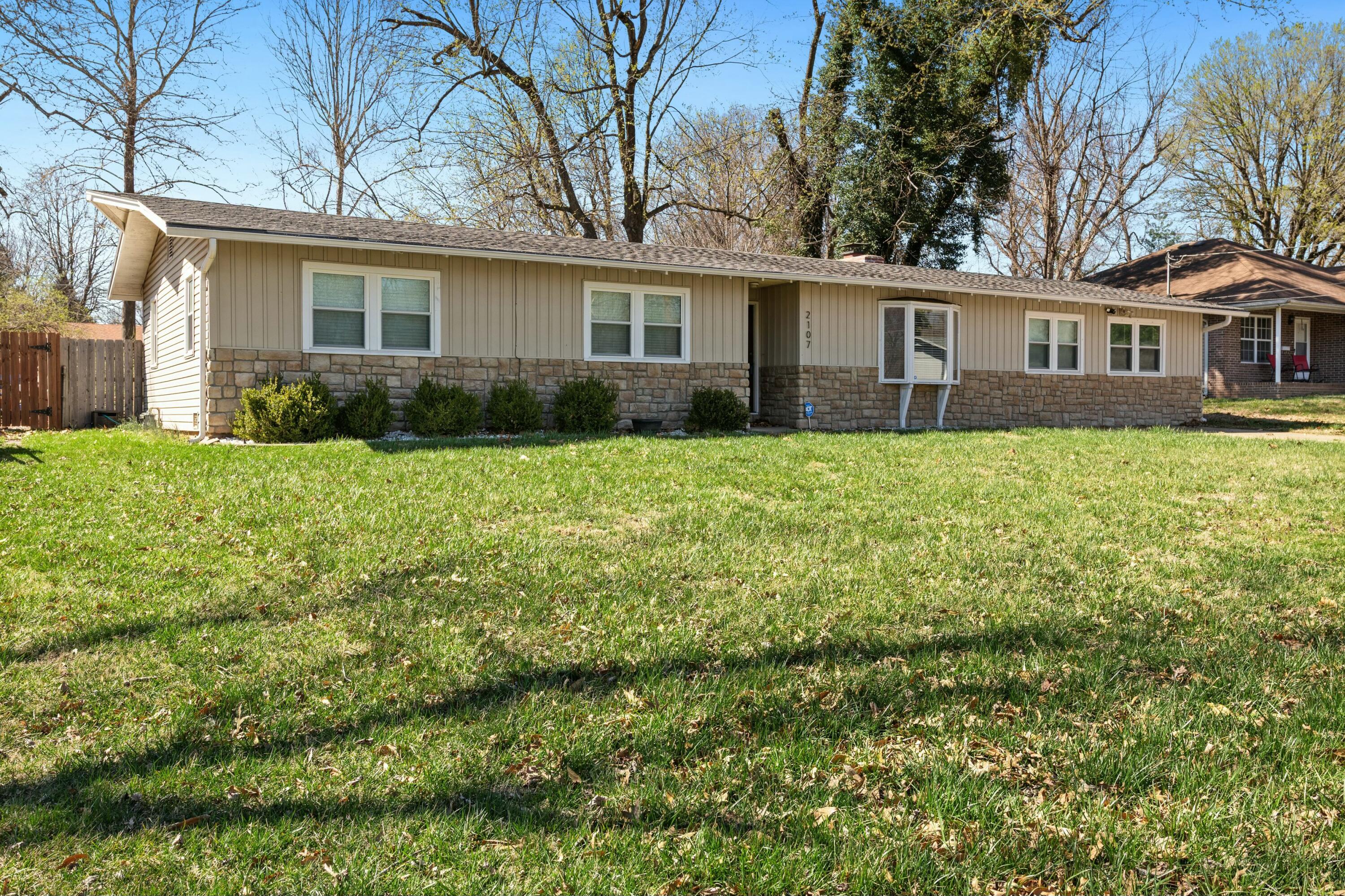 2107 South Oak Grove Avenue Property Photo 2