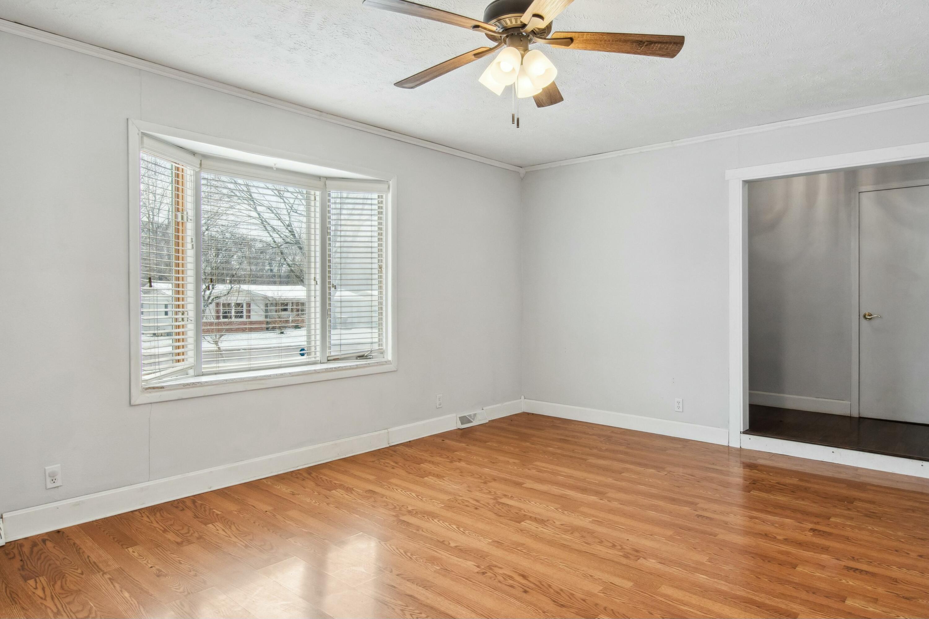 2107 South Oak Grove Avenue Property Photo 7