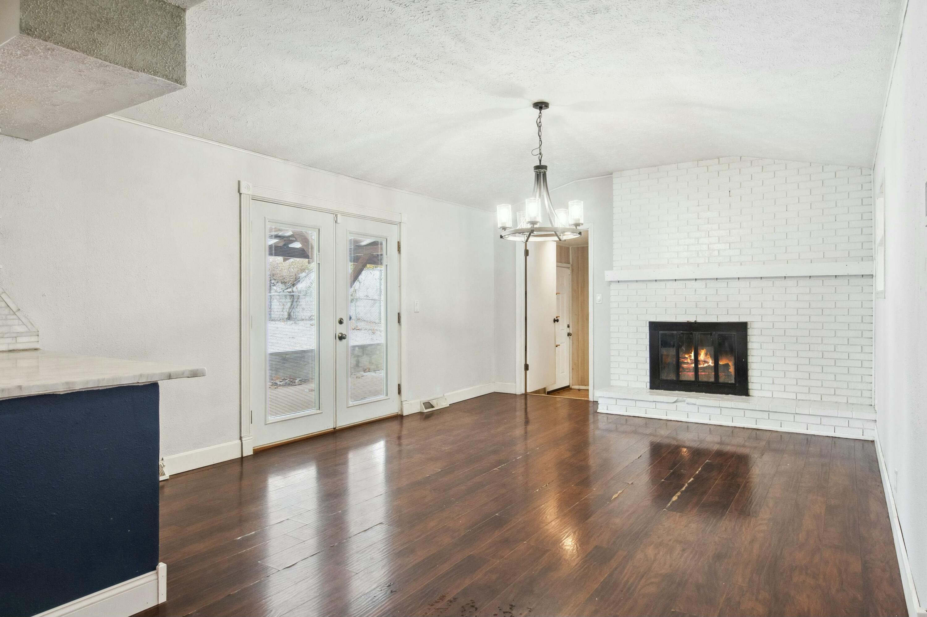 2107 South Oak Grove Avenue Property Photo 8