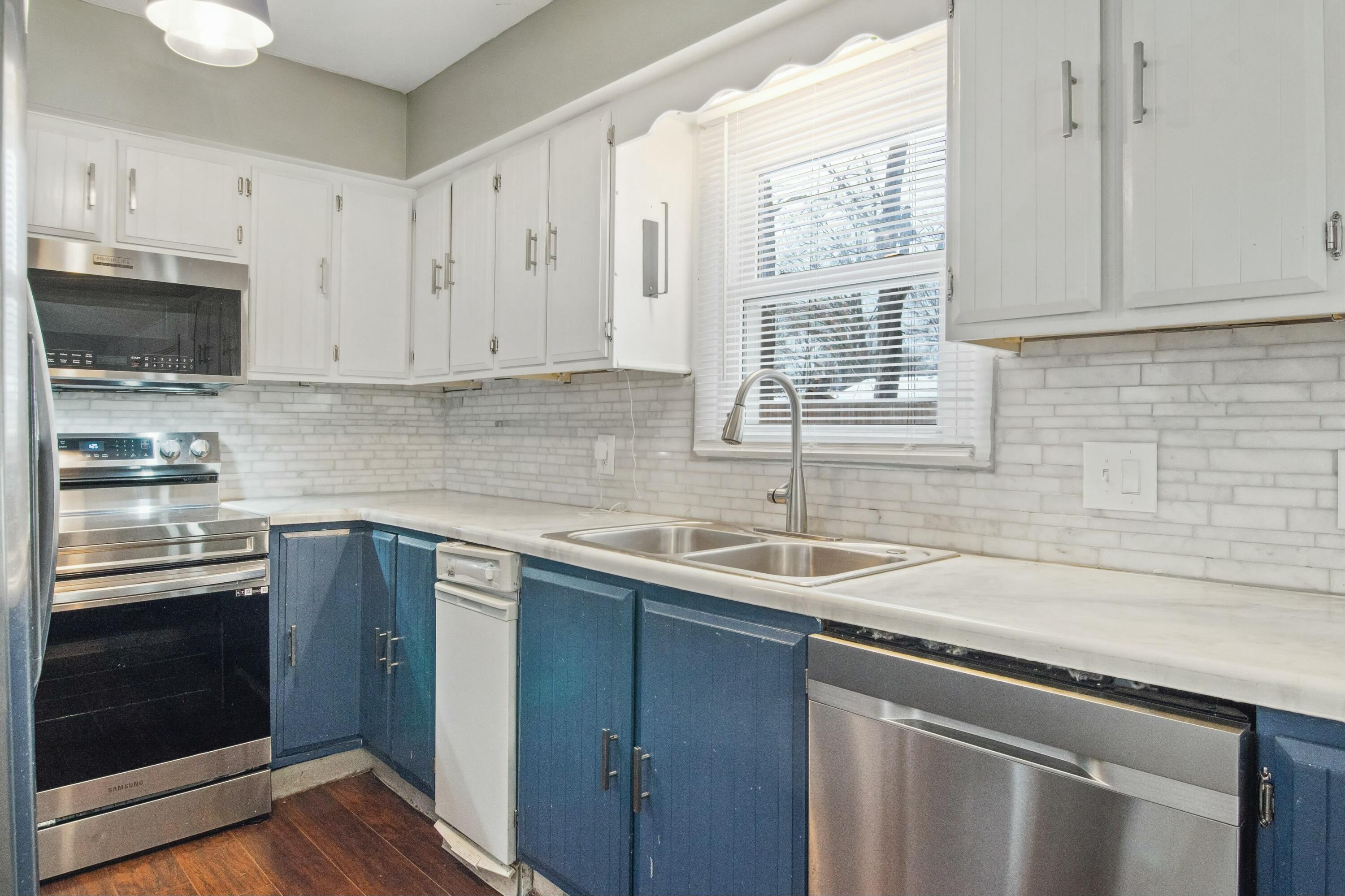 2107 South Oak Grove Avenue Property Photo 10