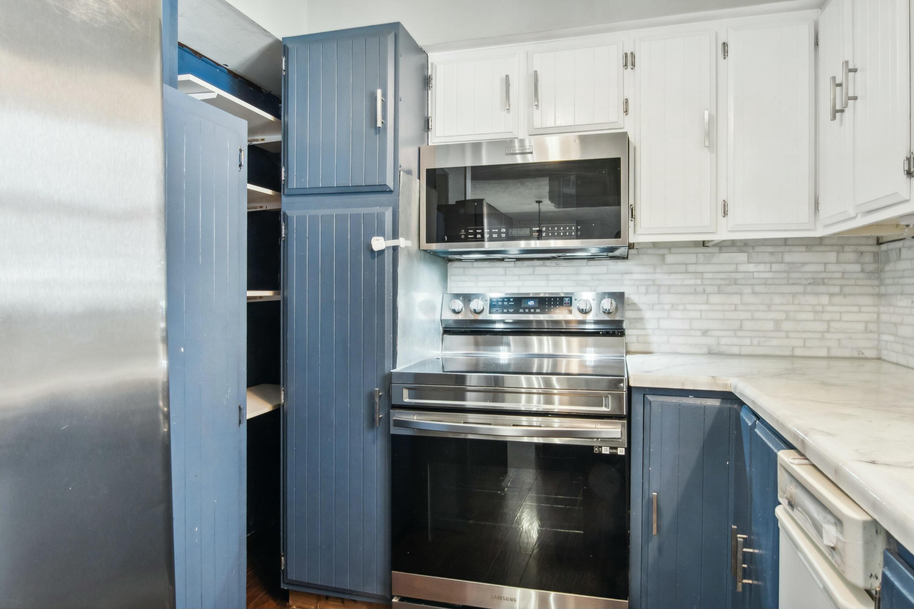 2107 South Oak Grove Avenue Property Photo 12