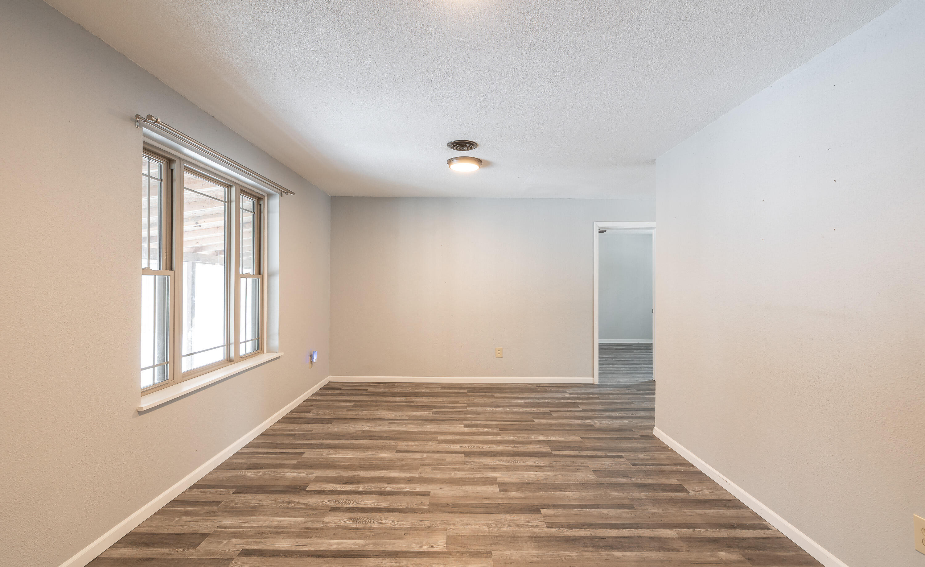 14467 Worth Lane Property Photo 10