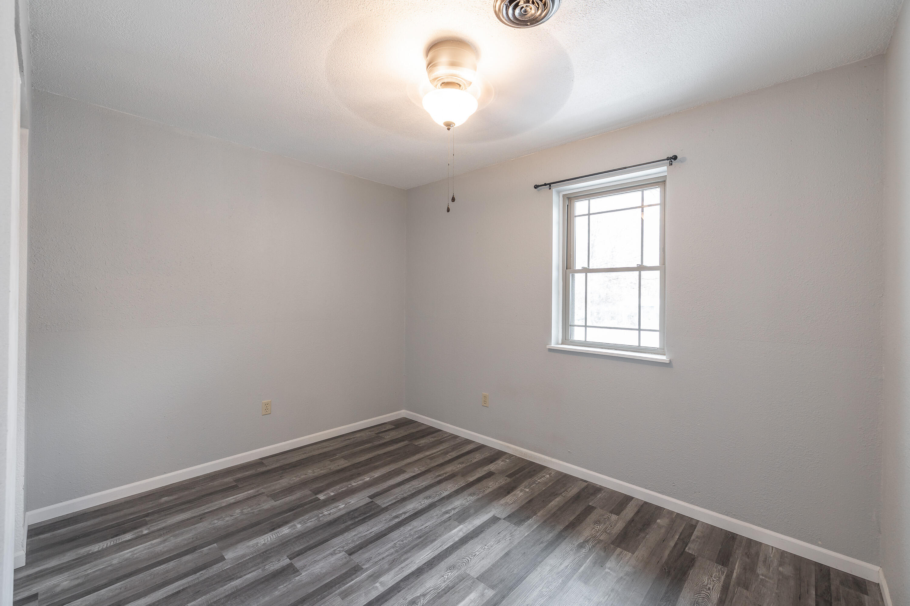 14467 Worth Lane Property Photo 23