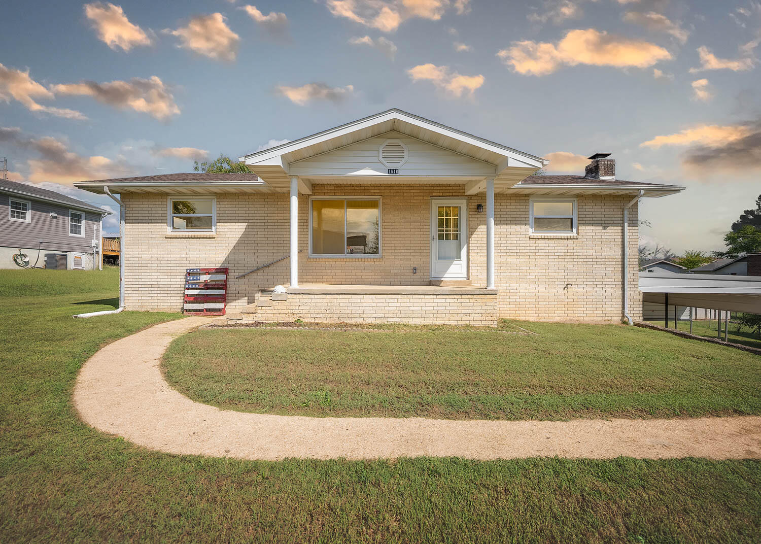 1610 Good Hard Drive Property Photo 1