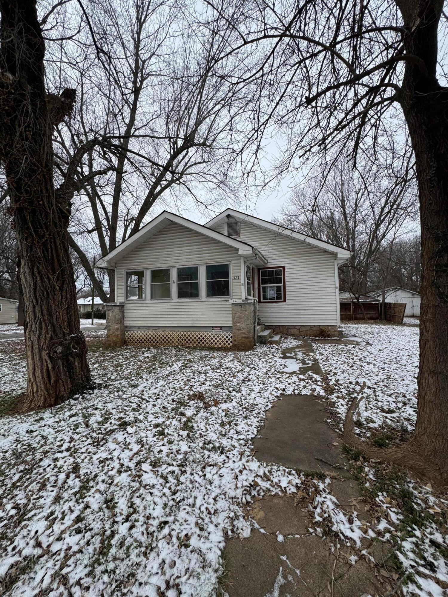 727 South Douglas Avenue Property Photo 1