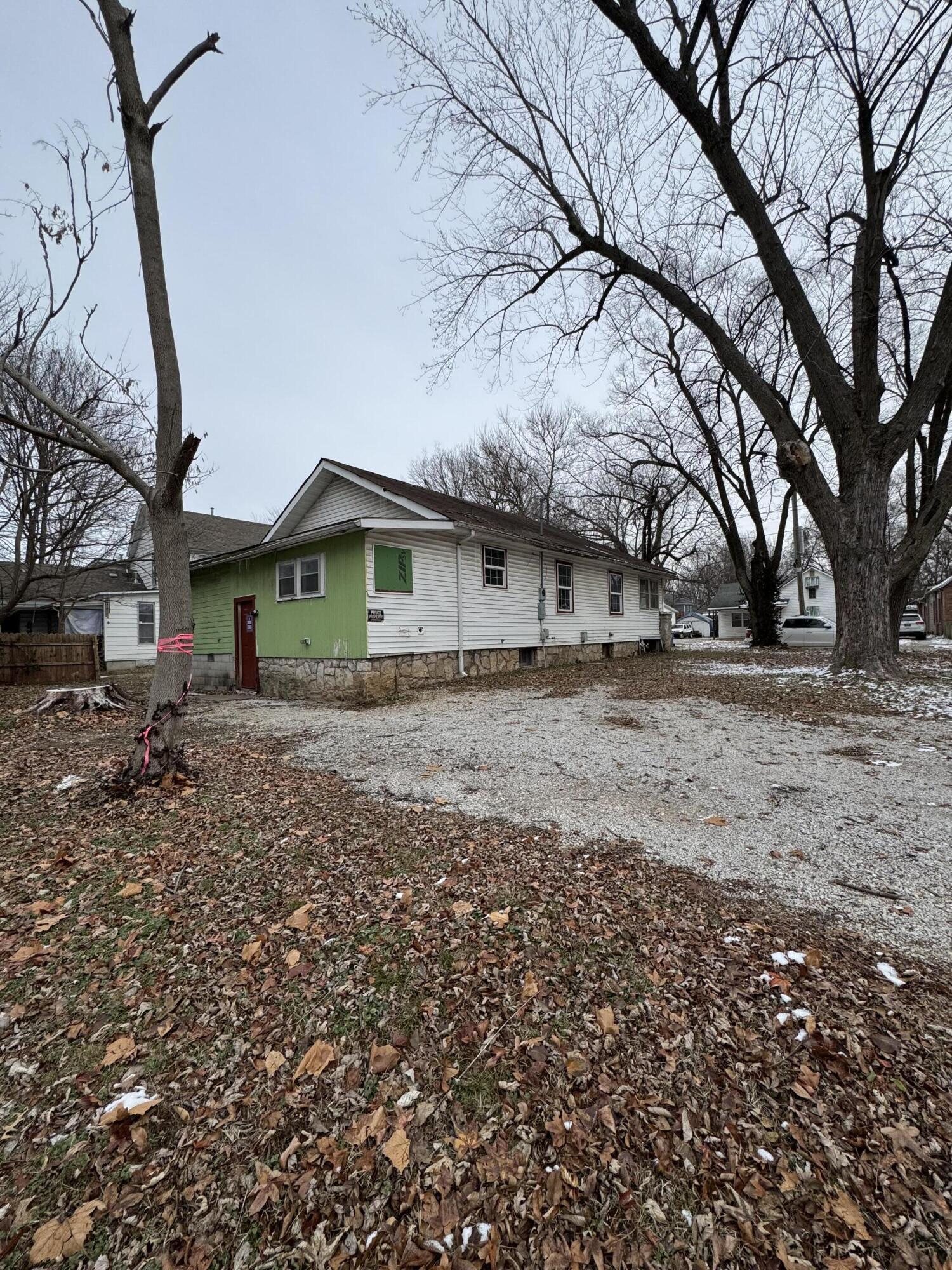 727 South Douglas Avenue Property Photo 2