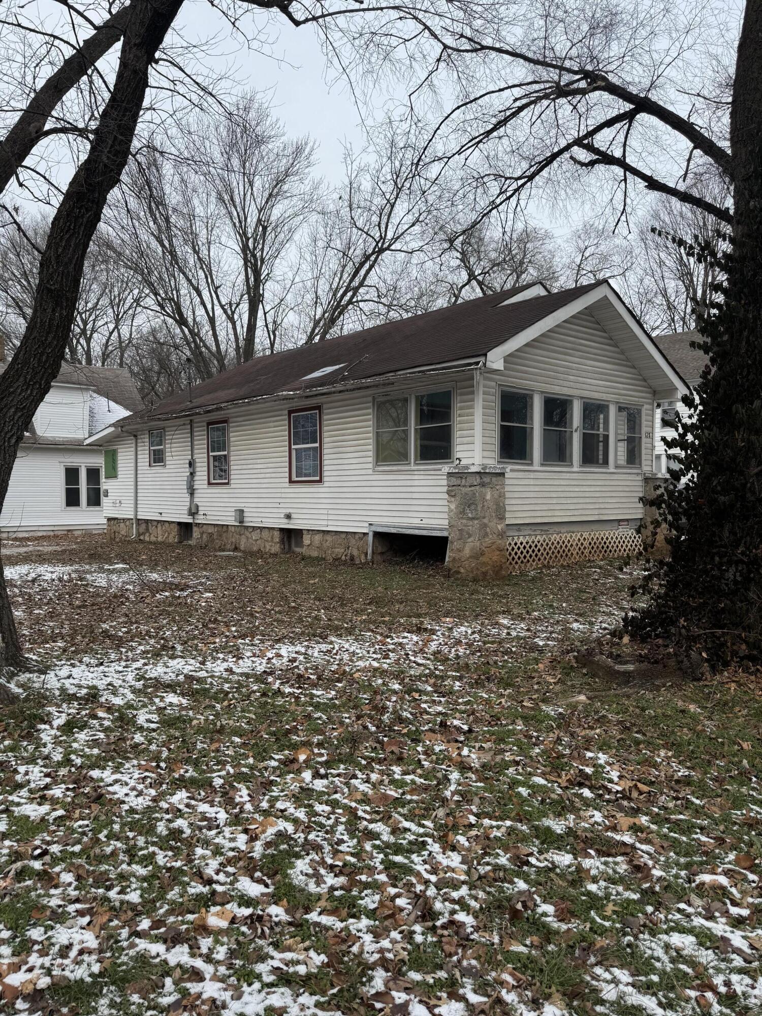 727 South Douglas Avenue Property Photo 3