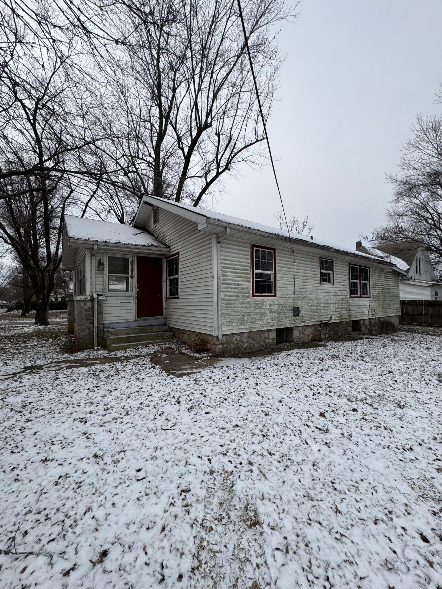 727 South Douglas Avenue Property Photo 4