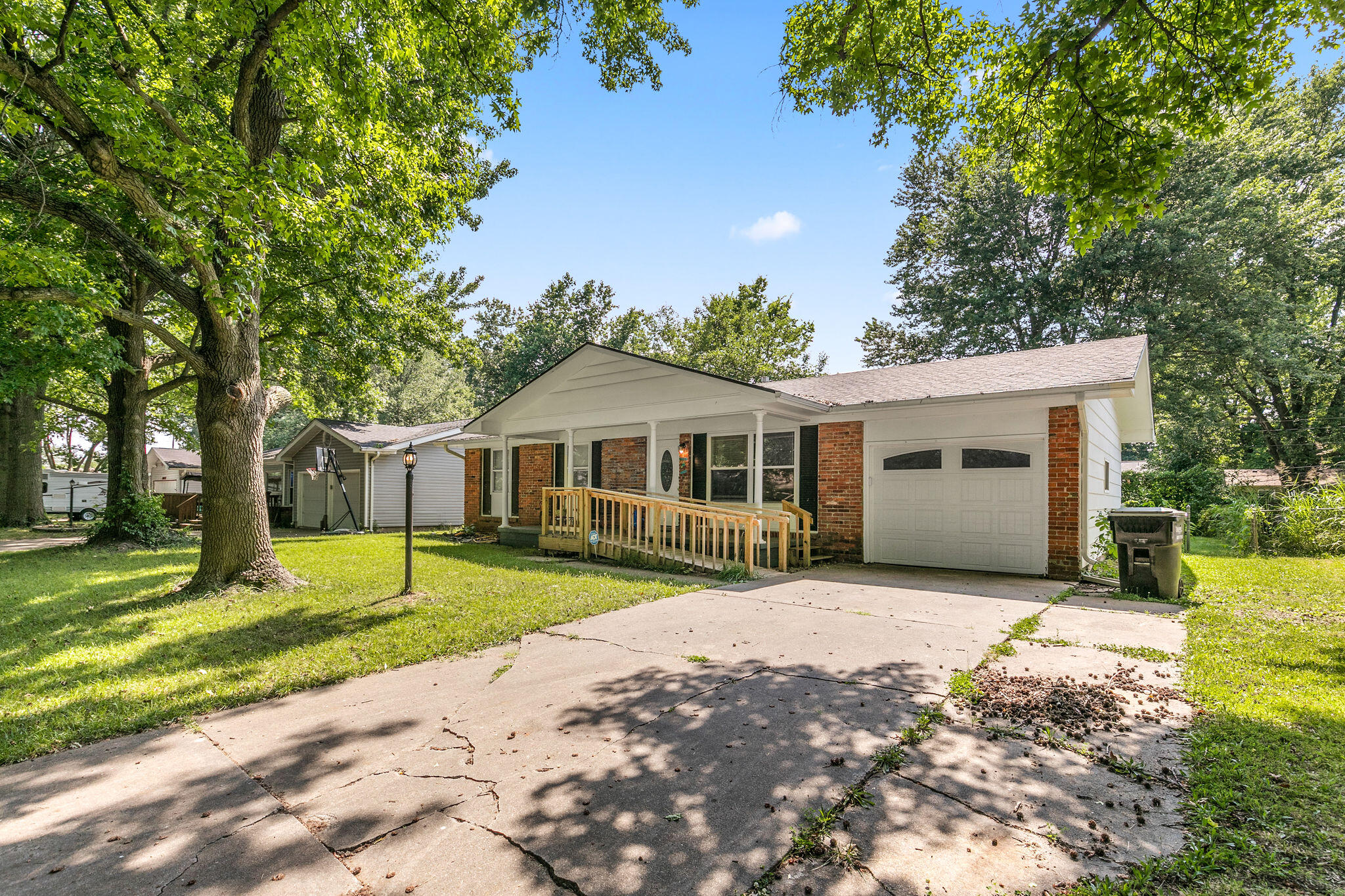 2517 South Nettleton Avenue Property Photo 1