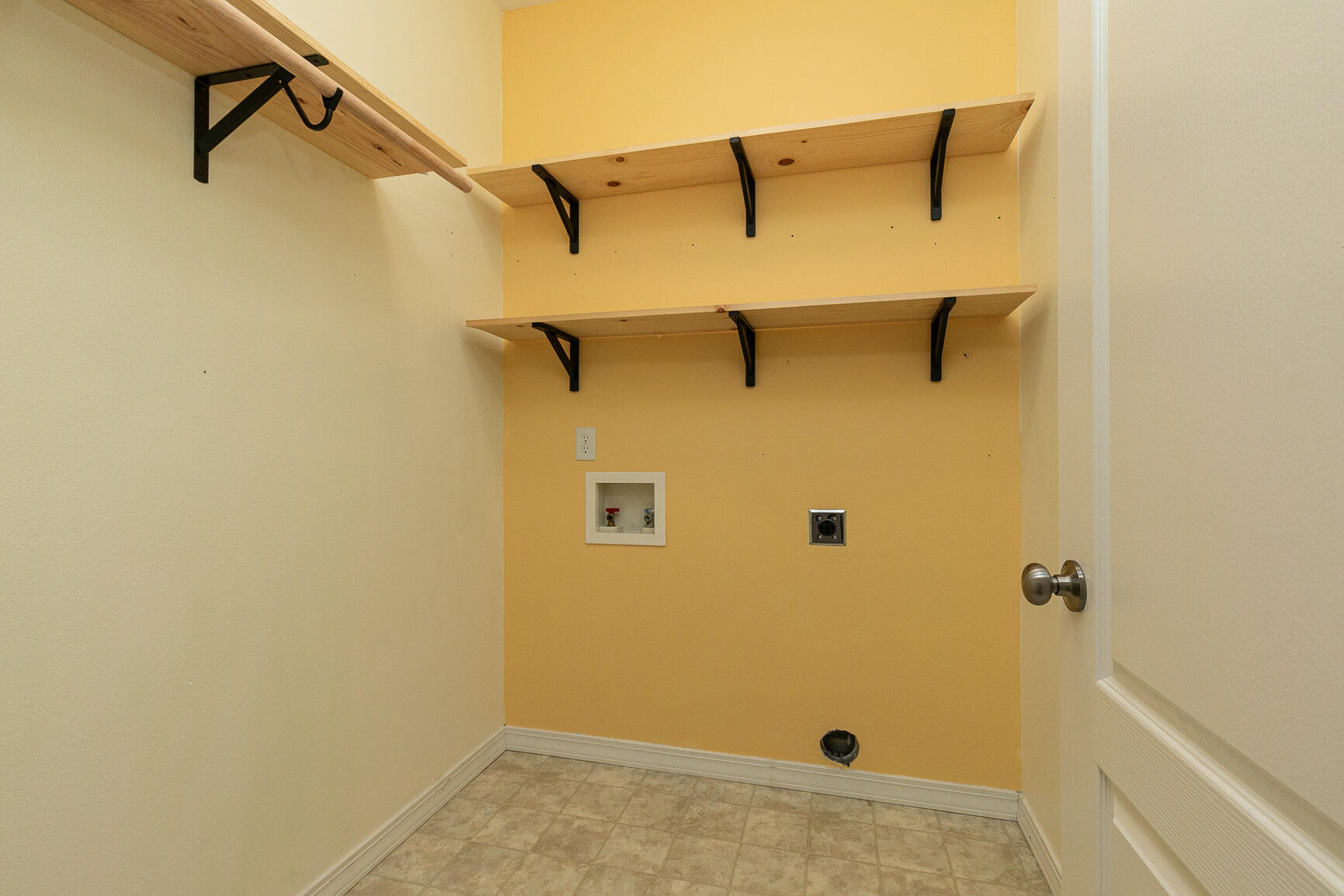 5594 South Dayton Avenue Property Photo 25