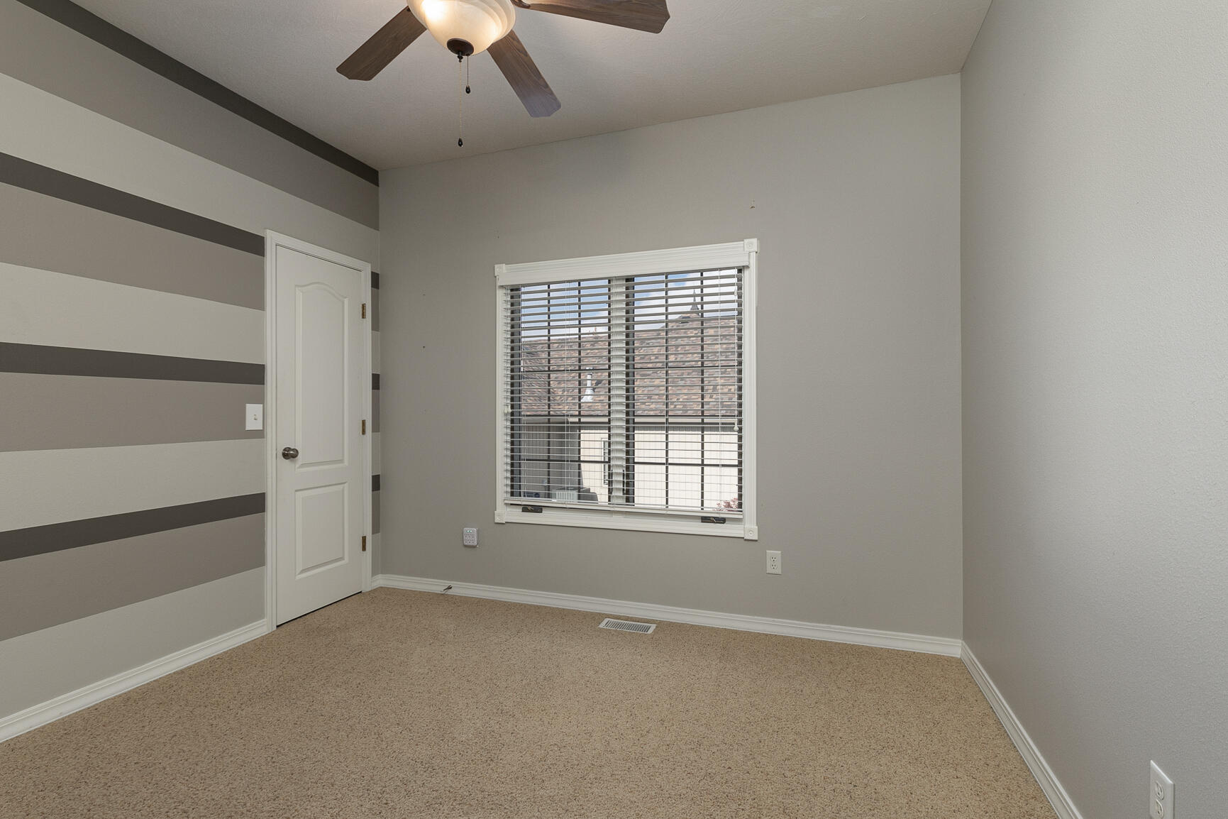 5594 South Dayton Avenue Property Photo 29
