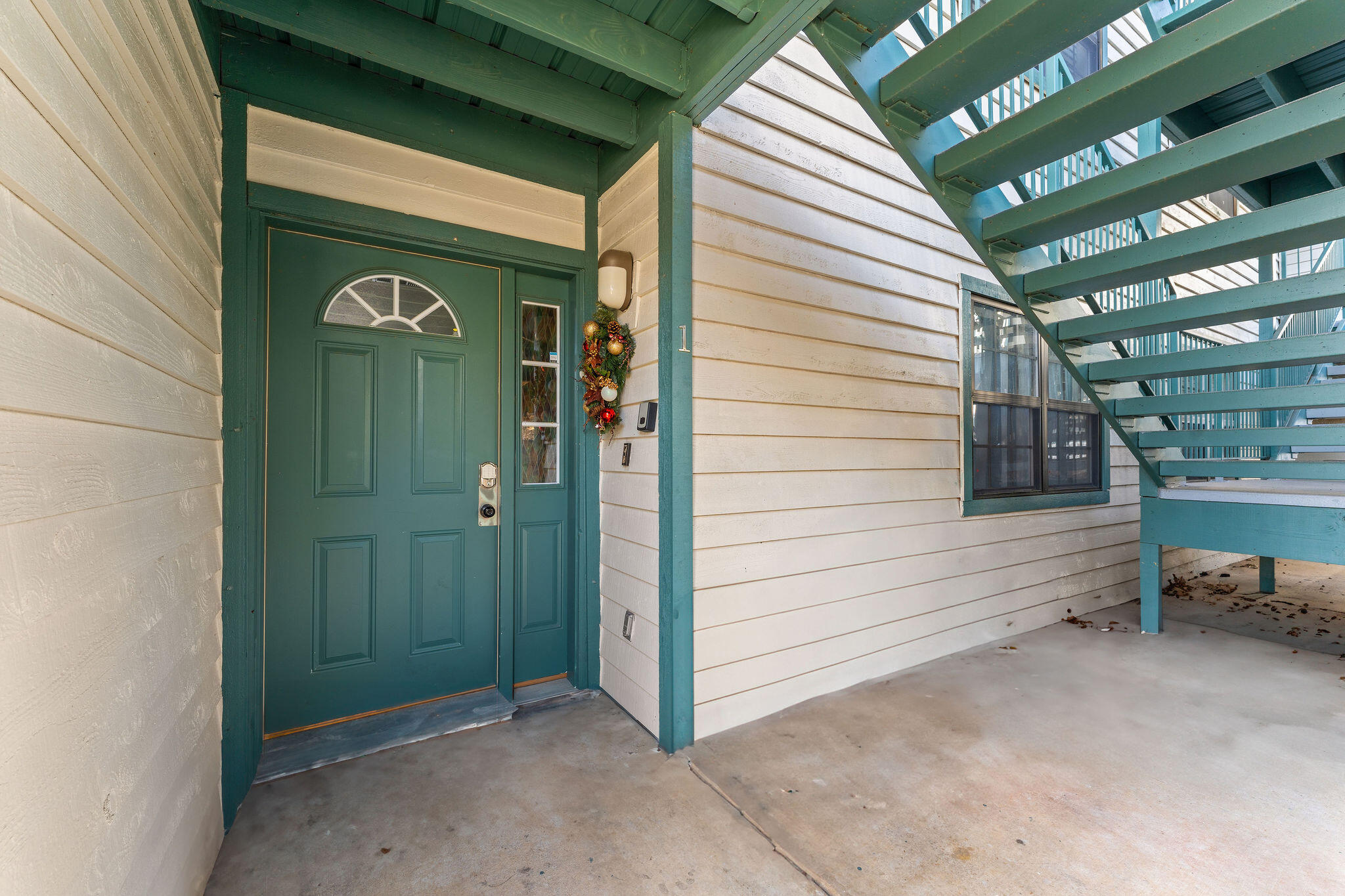 2700 Green Mountain Drive Property Photo 3