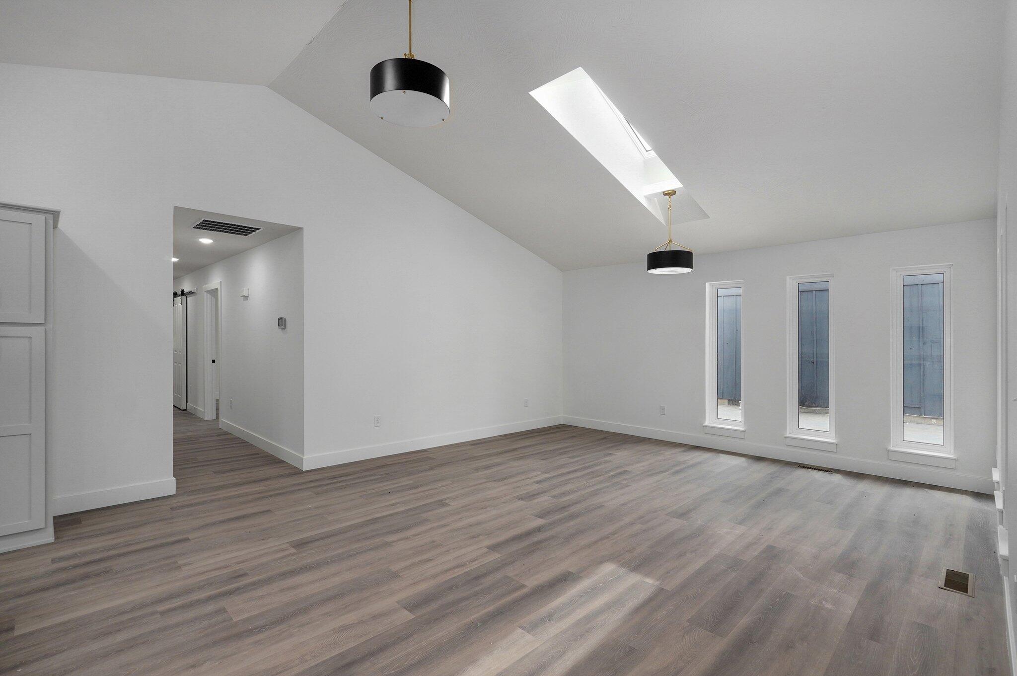 854 West Whiteside Street Property Photo 4