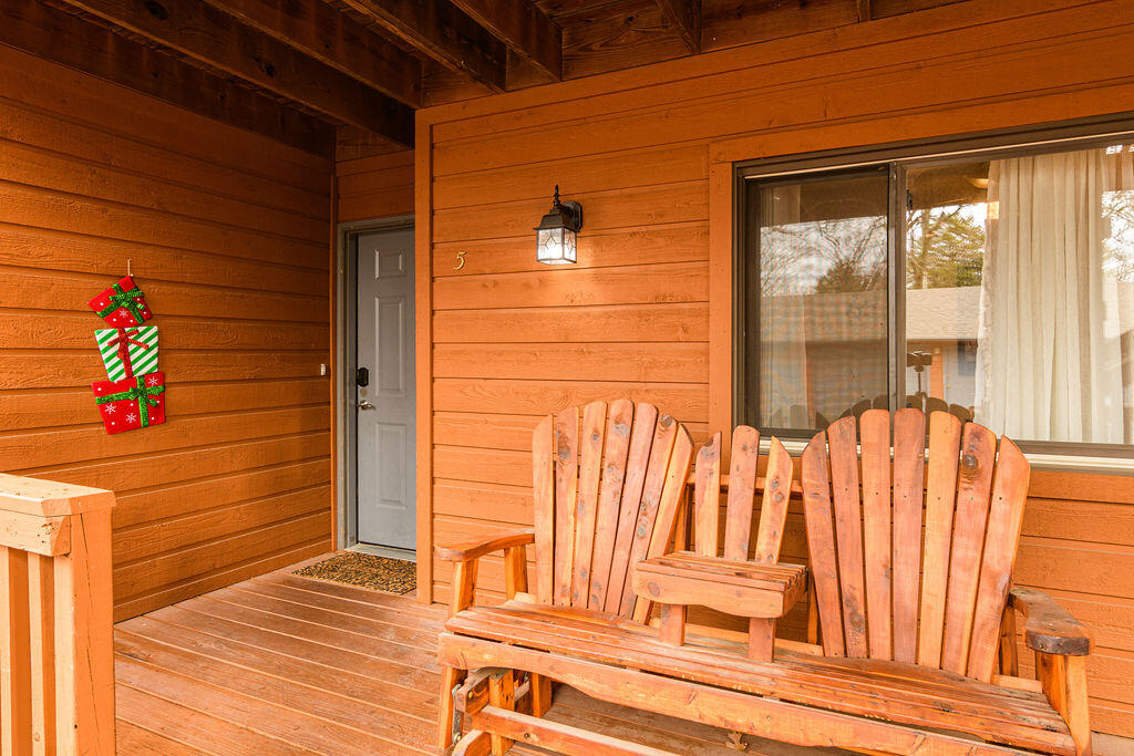189 Avondale Drive Property Photo 3