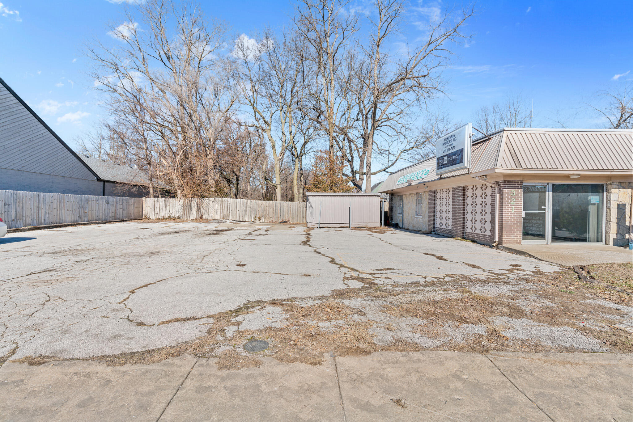 321 East Sunshine Street Property Photo 5