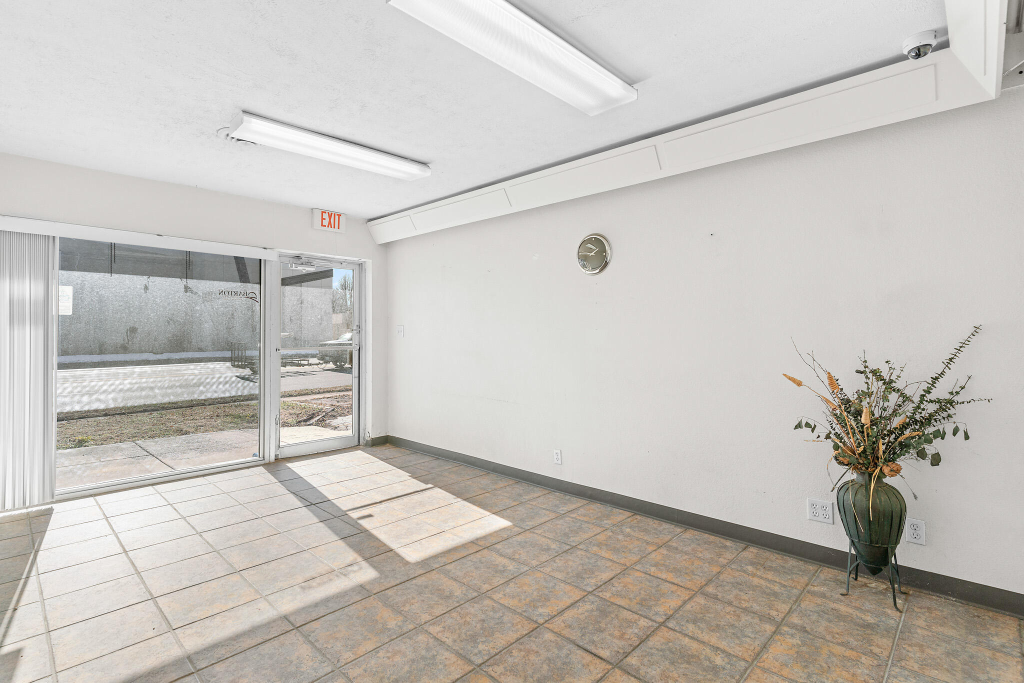 321 East Sunshine Street Property Photo 10
