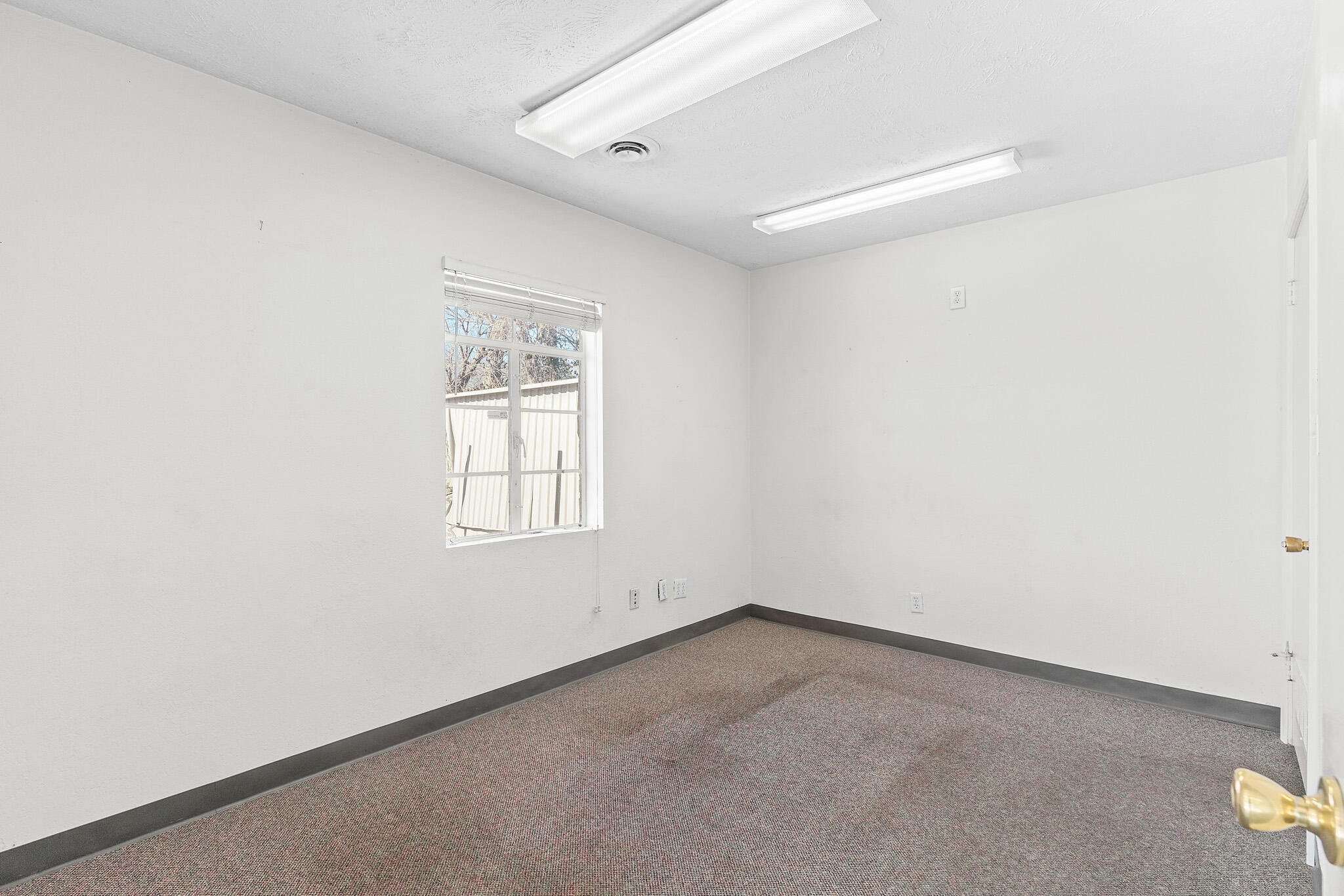 321 East Sunshine Street Property Photo 34