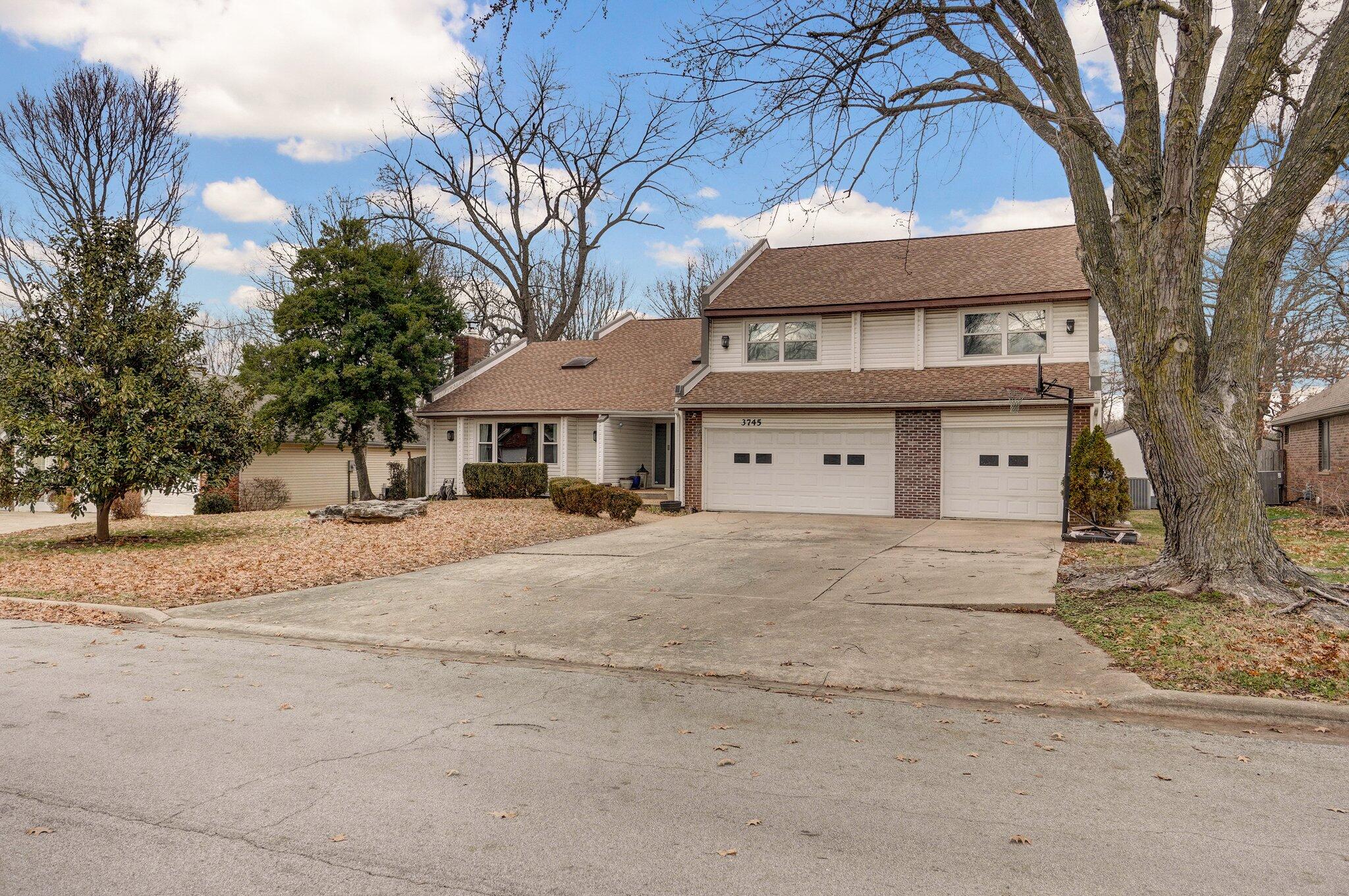 3745 West Maplewood Street Property Photo 2