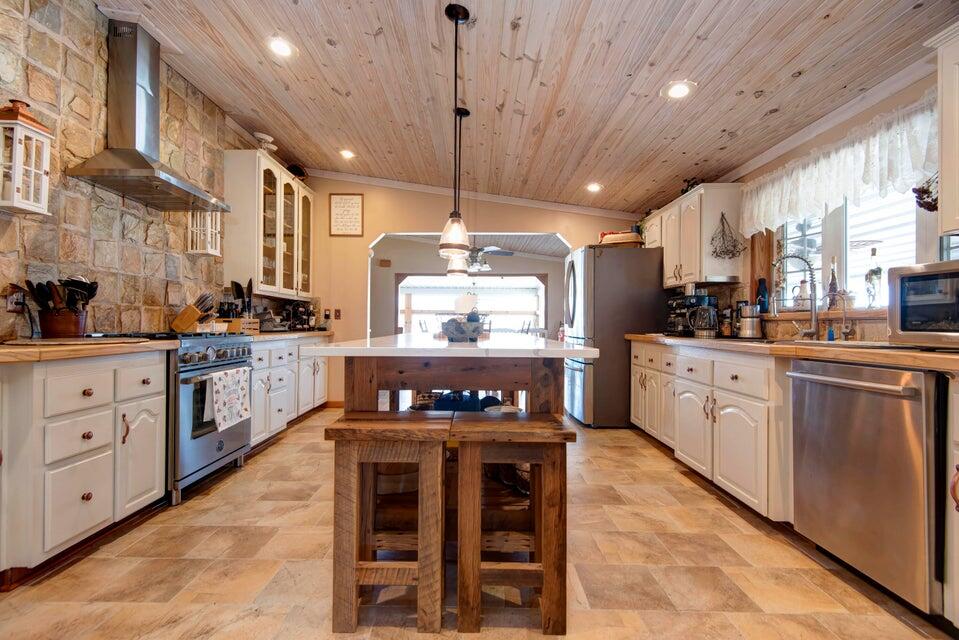 2351 Severs Road Property Photo 17