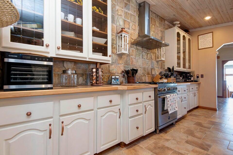 2351 Severs Road Property Photo 18