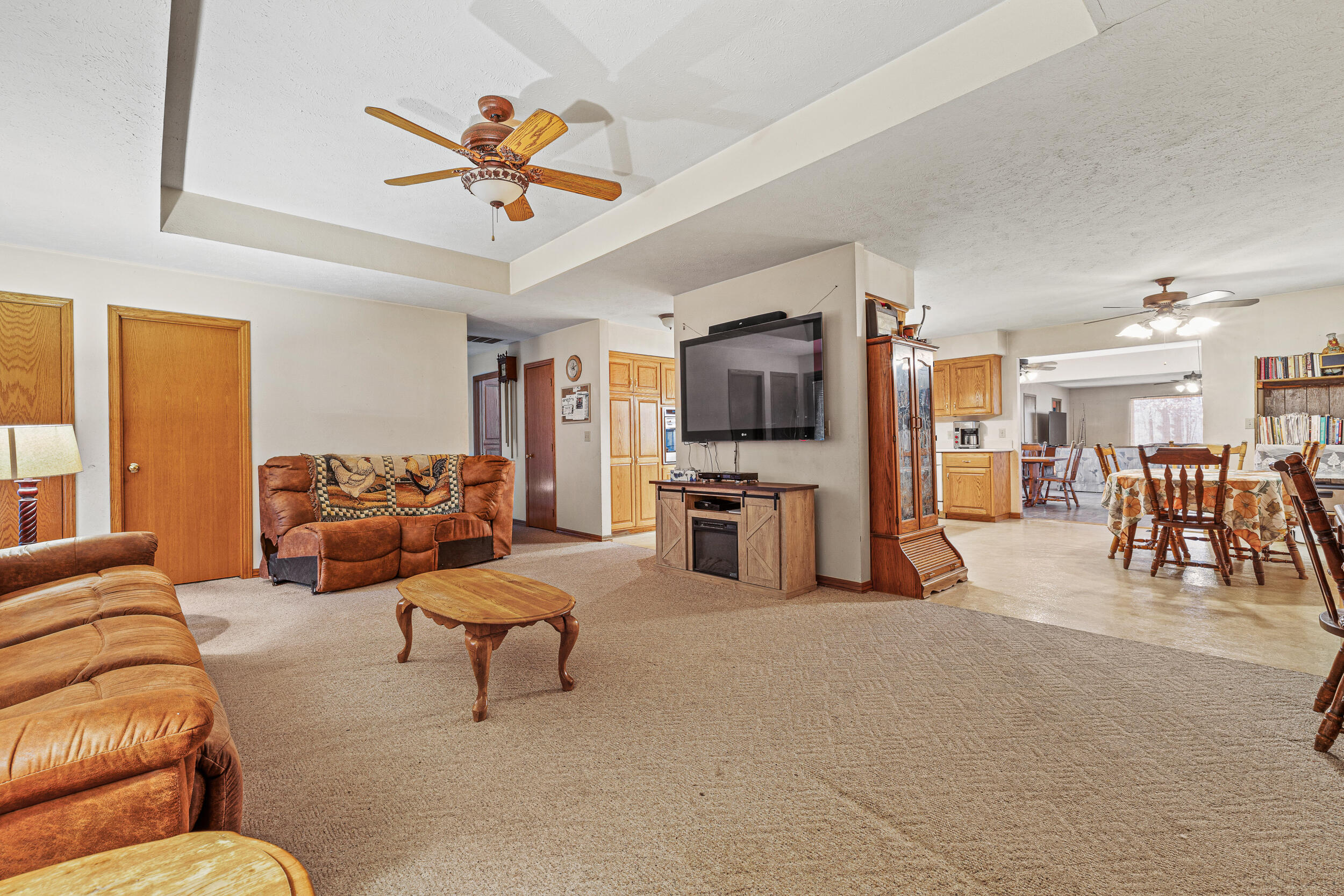 13512 Lawrence 2037 Property Photo 5