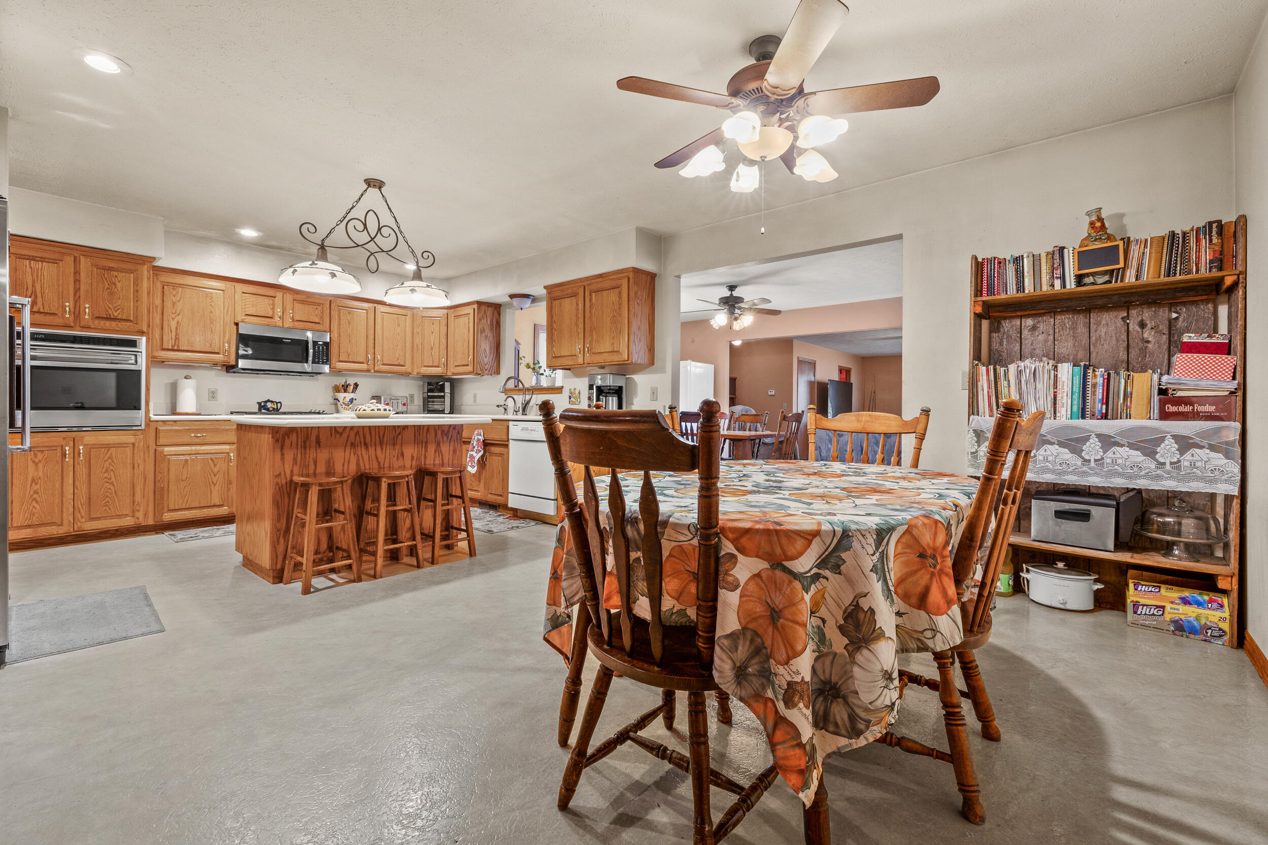 13512 Lawrence 2037 Property Photo 8