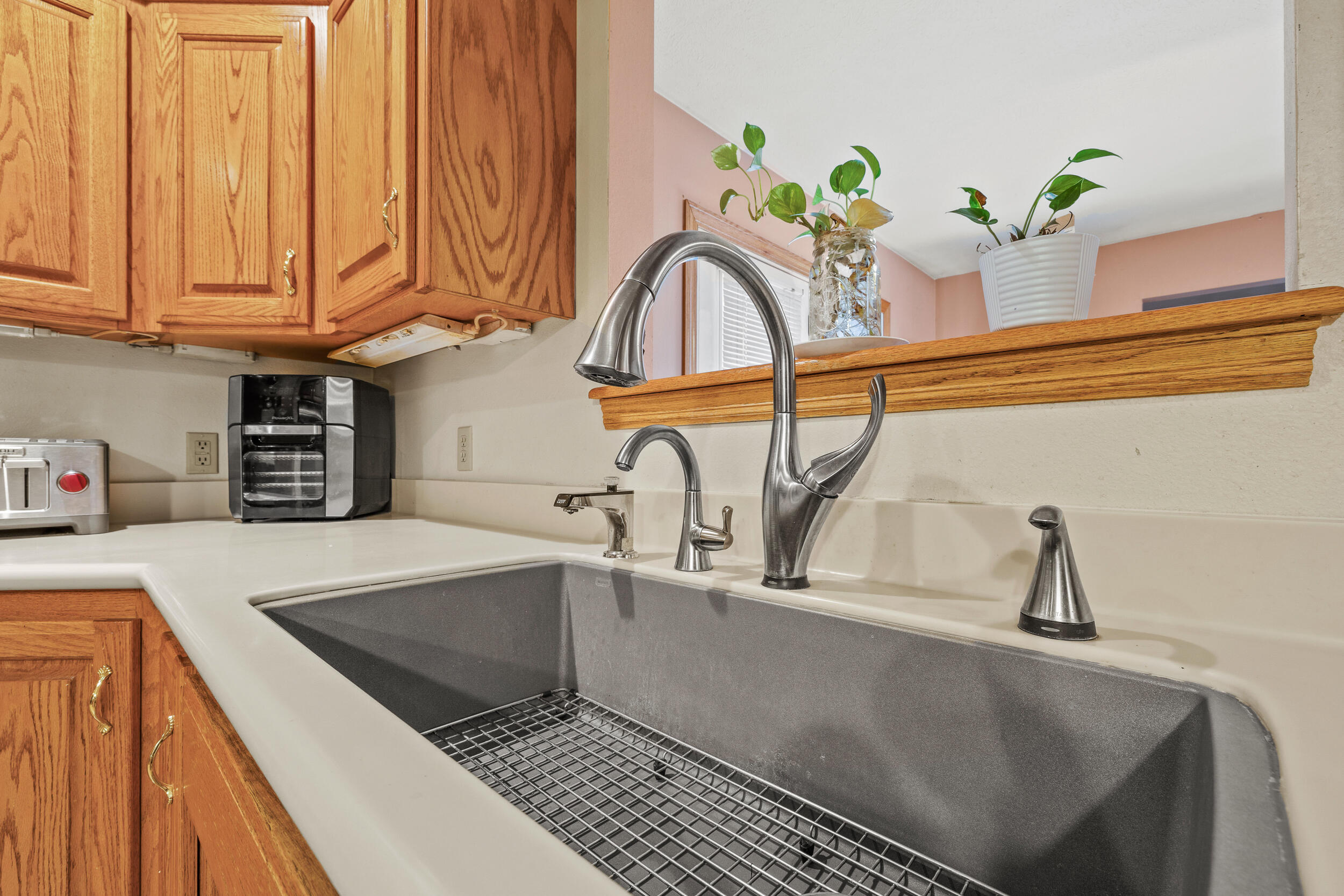 13512 Lawrence 2037 Property Photo 13