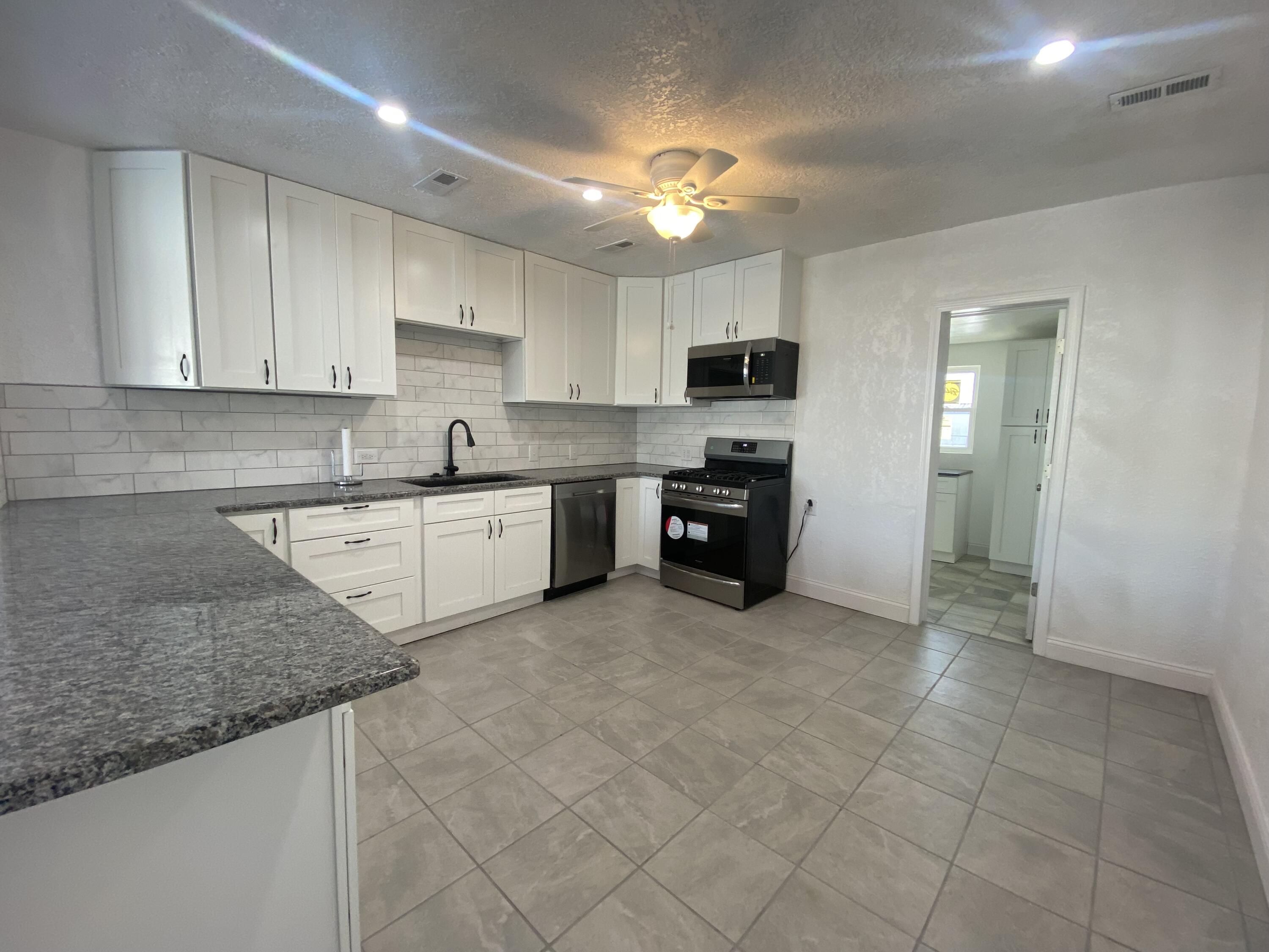214 East Wilson Street Property Photo 8