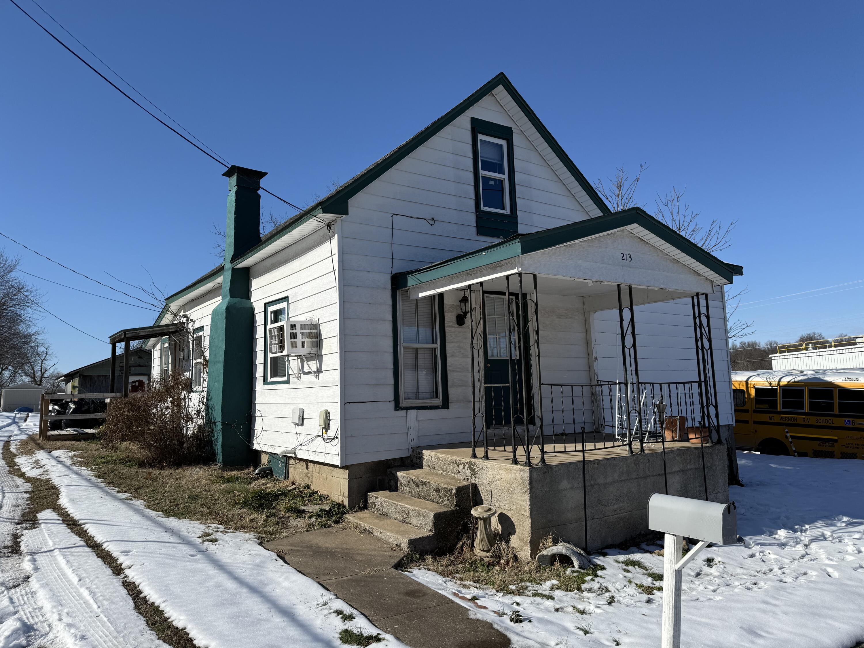 213 North West Street Property Photo 1