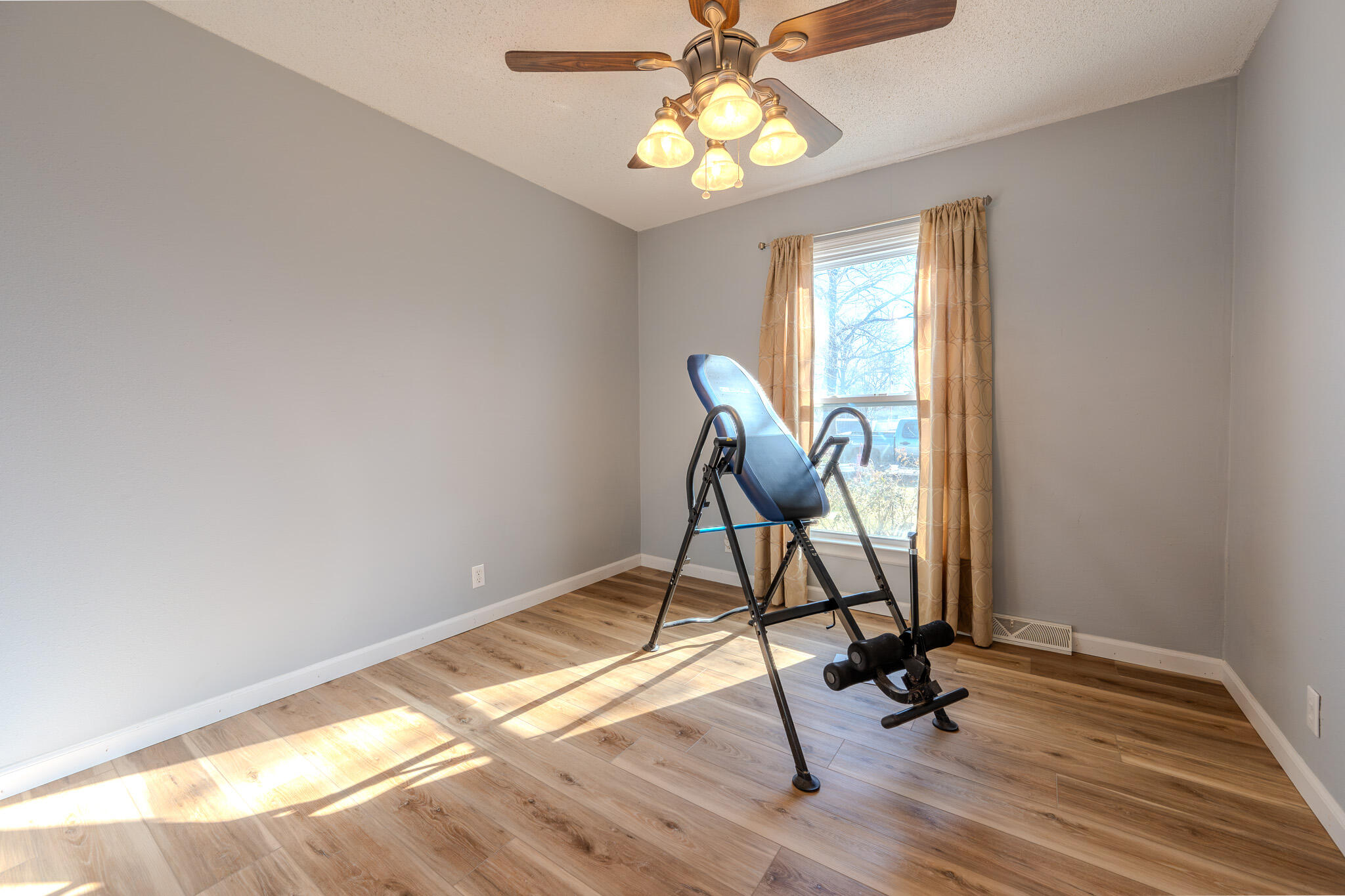 1019 Hawthorne Street Property Photo 8