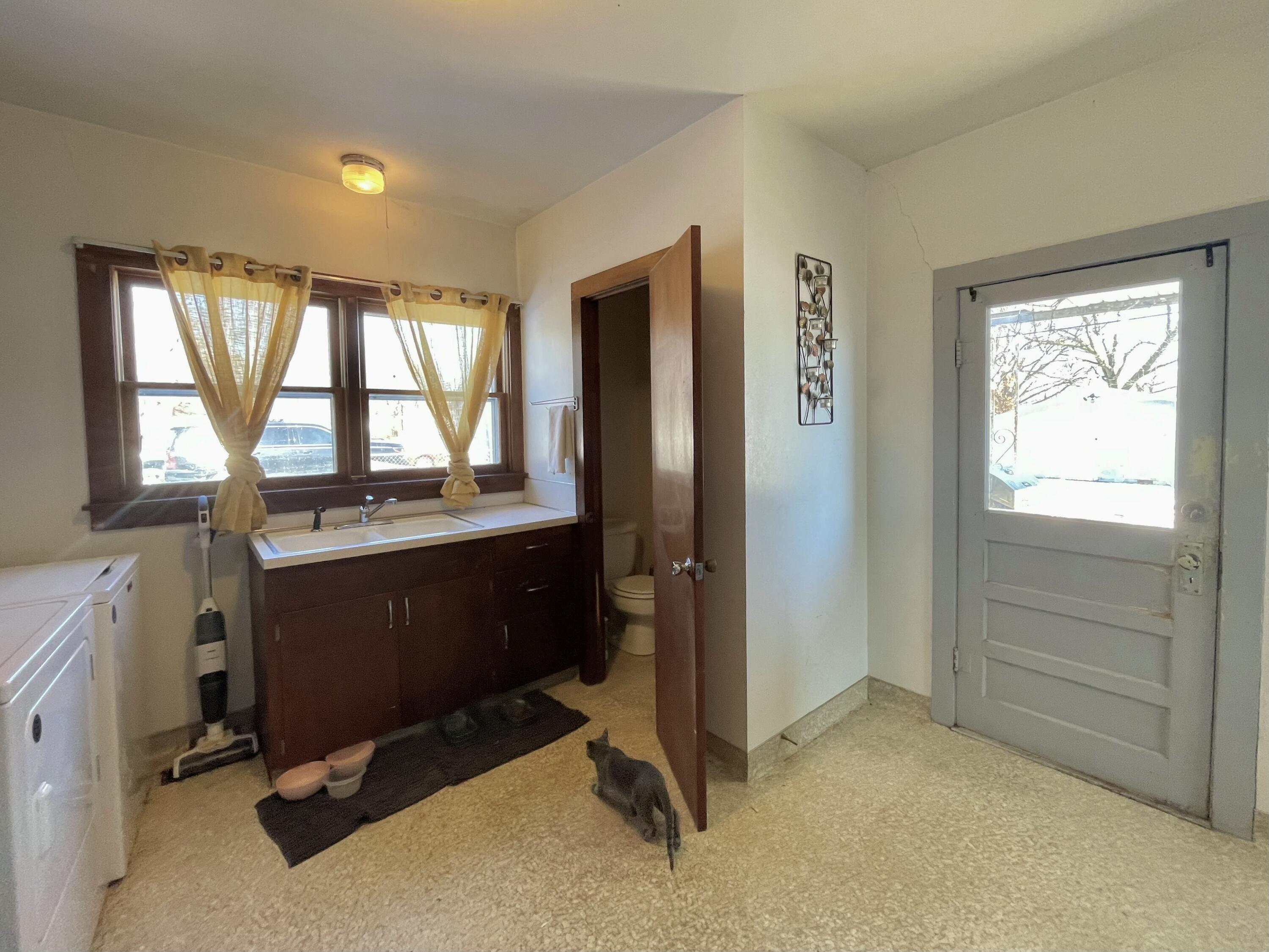 706 & 710 Truman Street Property Photo 21