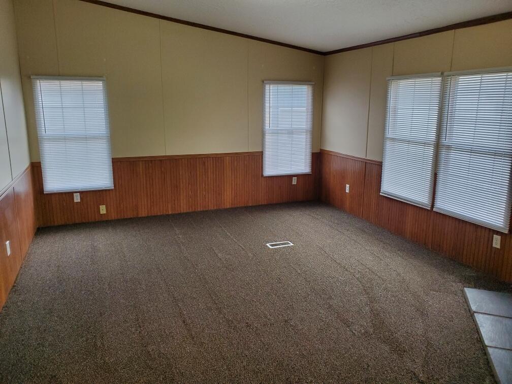 511 West Golubski Avenue Property Photo 5