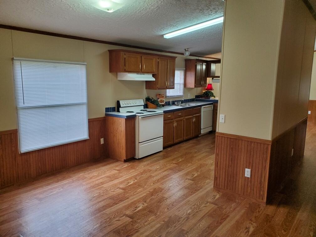511 West Golubski Avenue Property Photo 6
