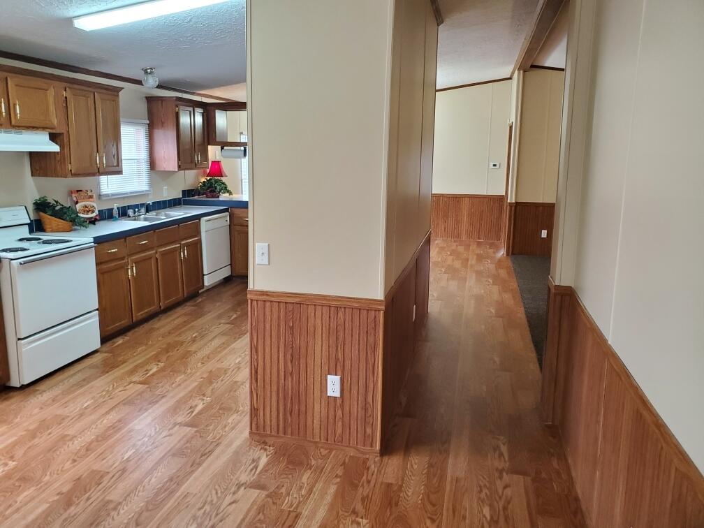 511 West Golubski Avenue Property Photo 7