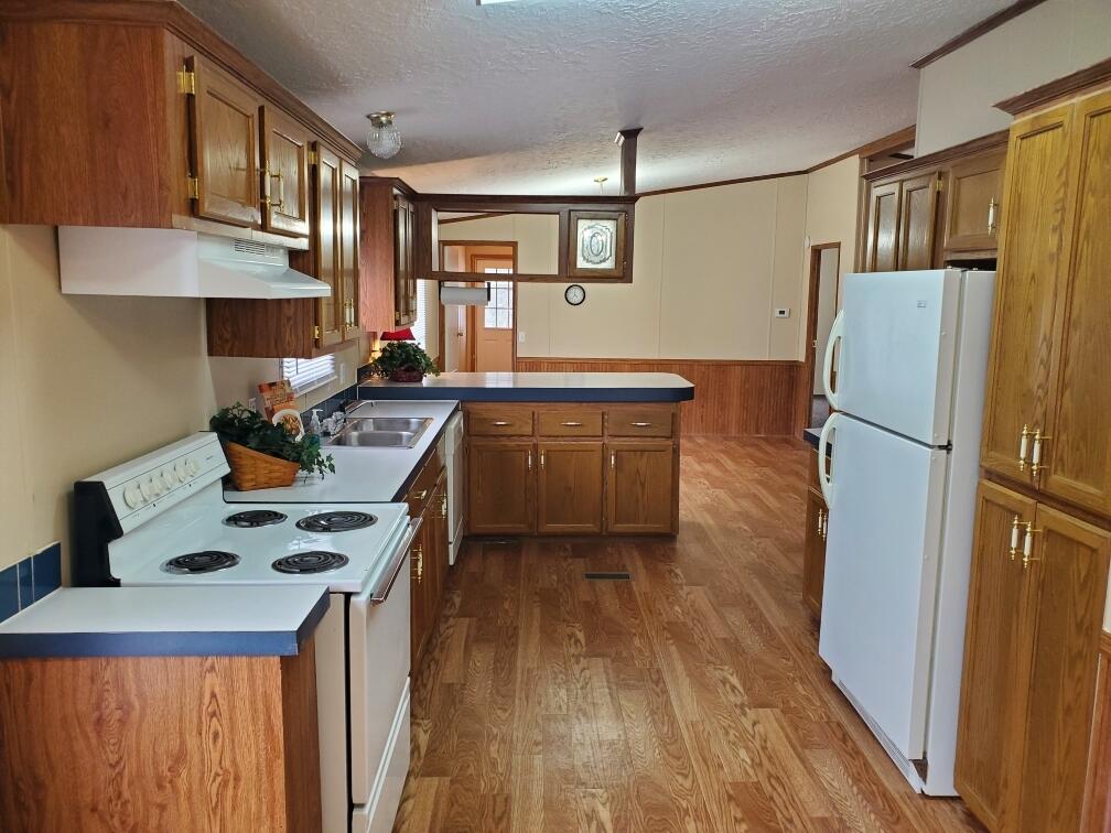 511 West Golubski Avenue Property Photo 8