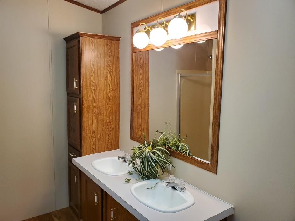 511 West Golubski Avenue Property Photo 10
